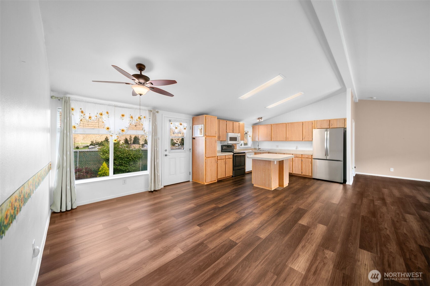 14611 Diamond Avenue Property Photo 13