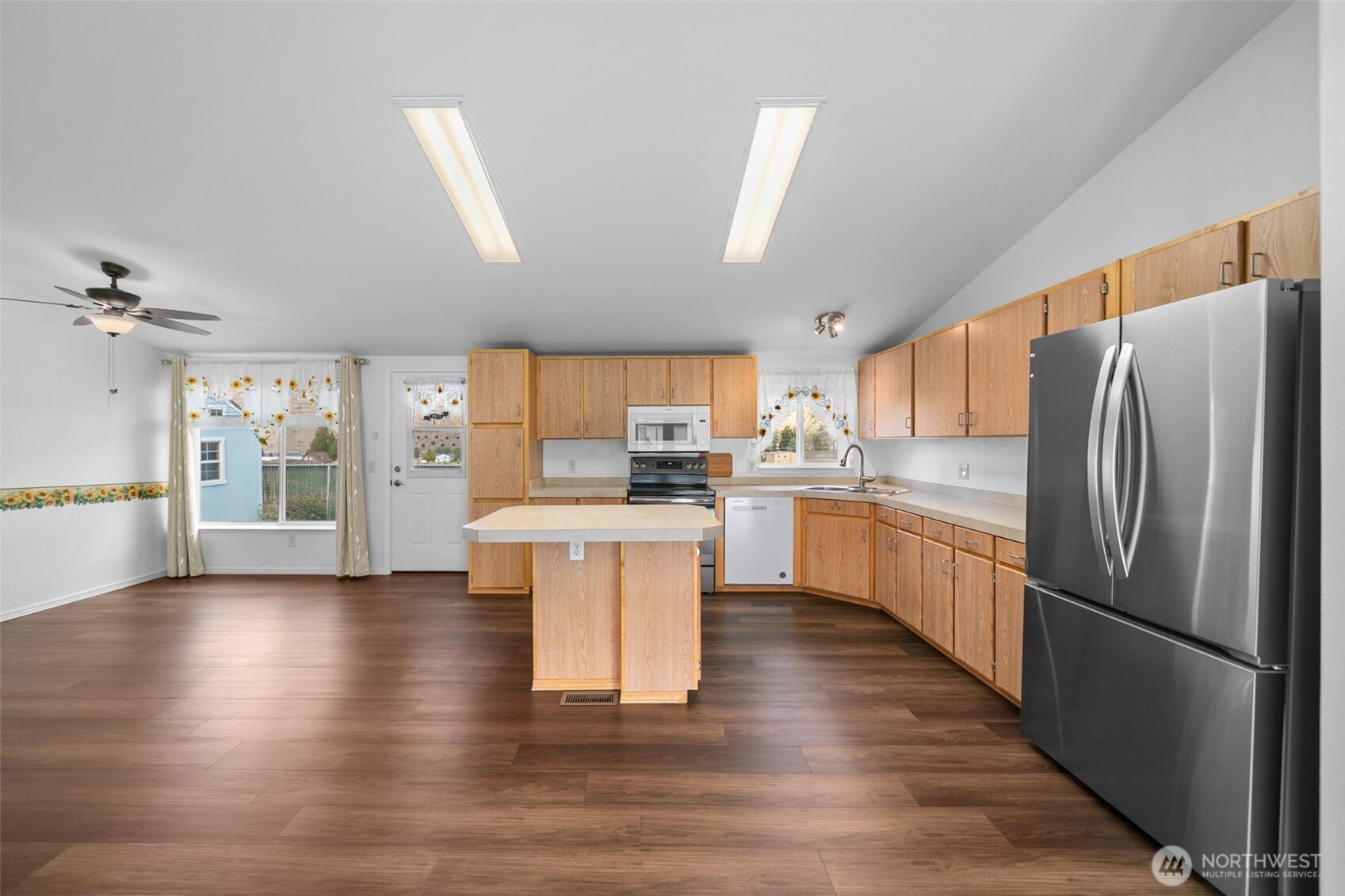 14611 Diamond Avenue Property Photo 14