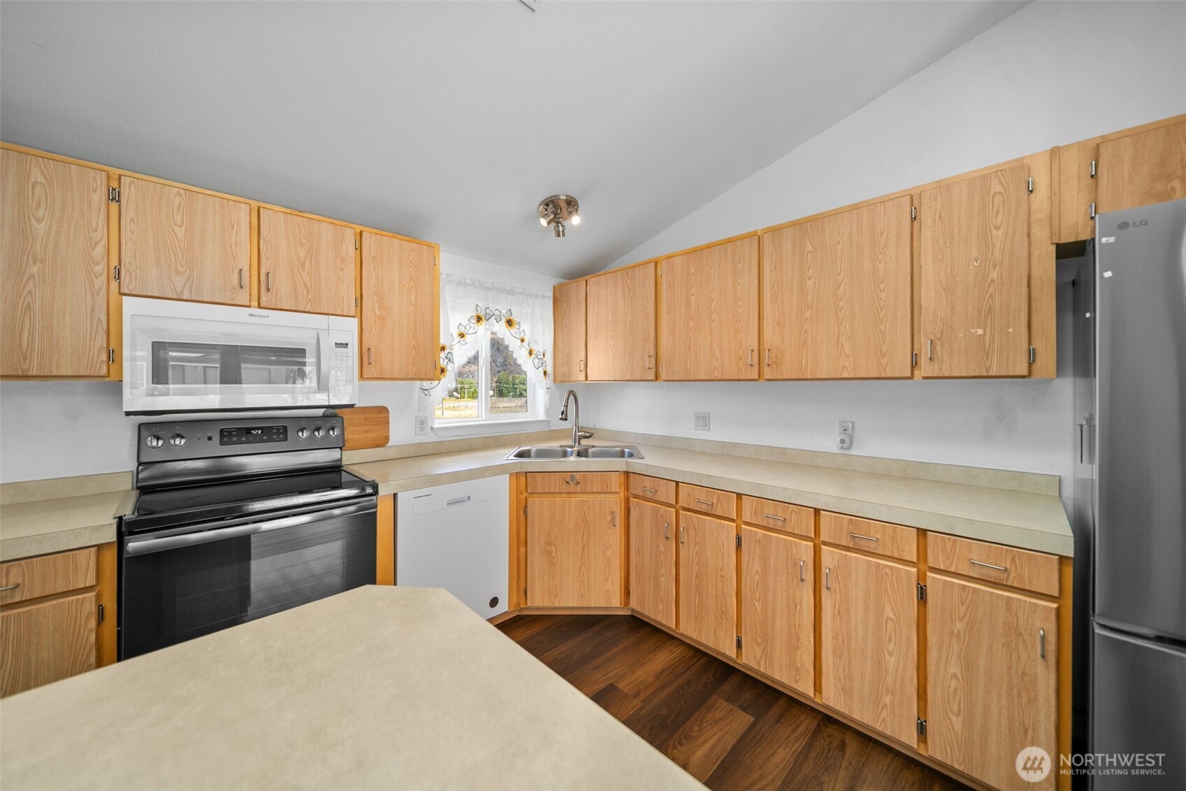 14611 Diamond Avenue Property Photo 15