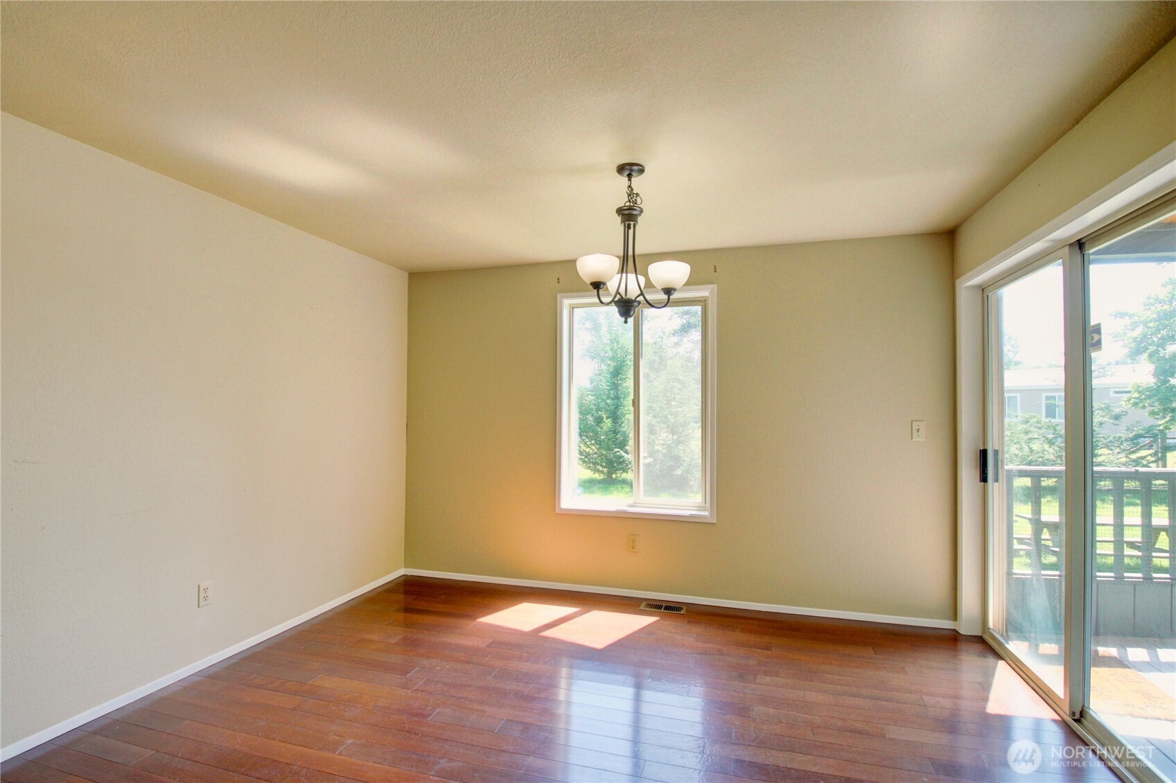 3046 Old Highway 99 North Road Property Photo 16