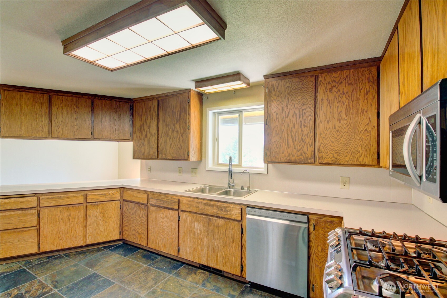 3046 Old Highway 99 North Road Property Photo 18