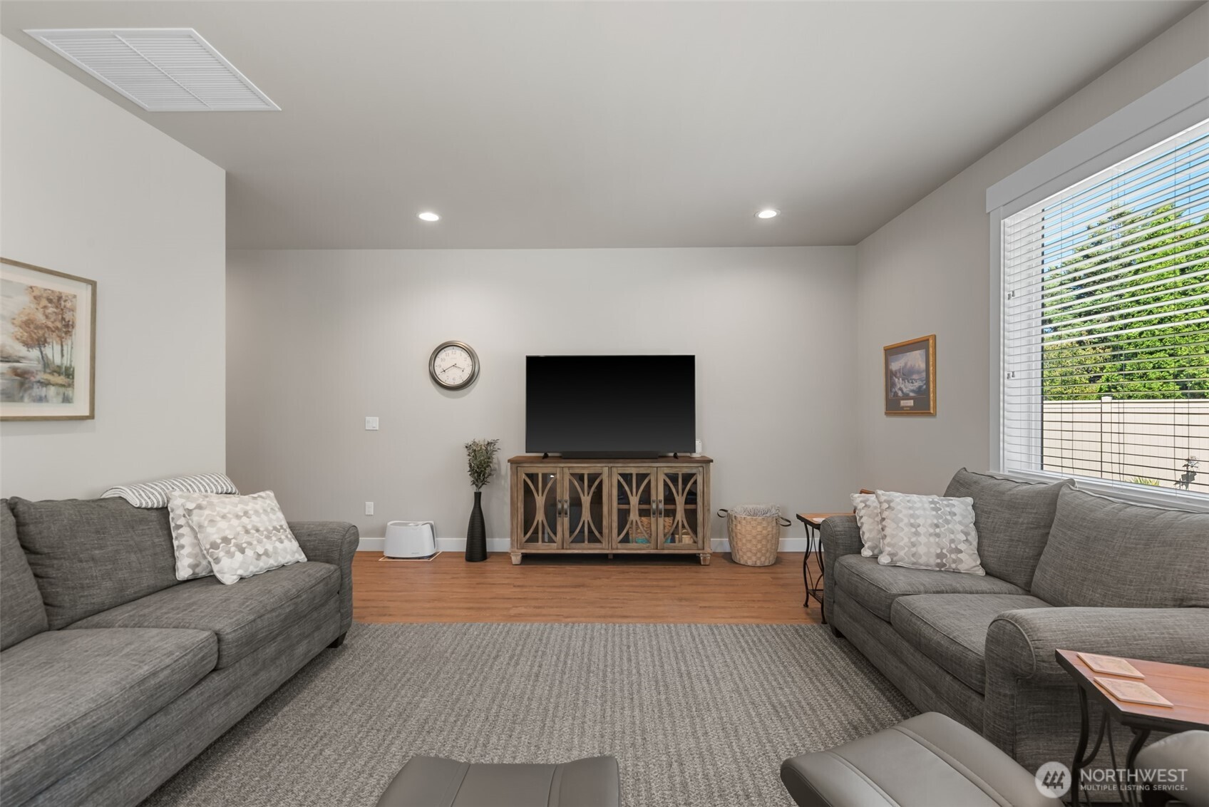 195 Pershing Circle Property Photo 6