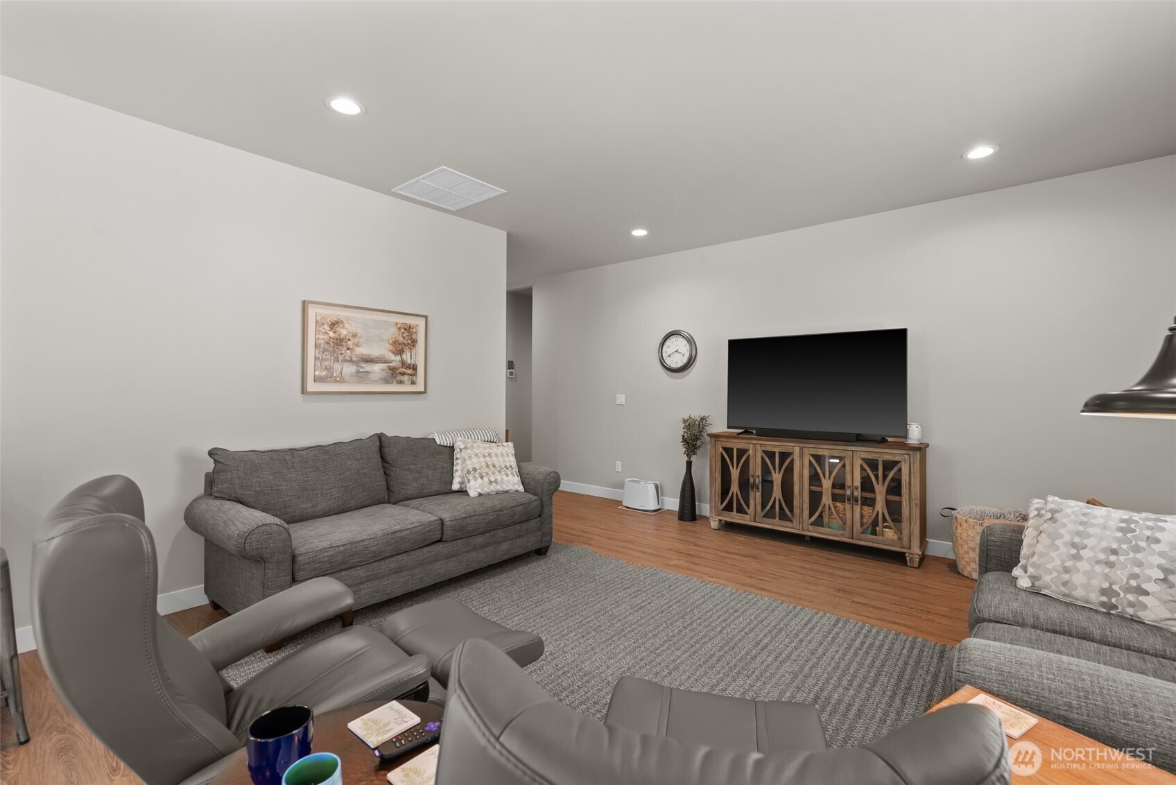 195 Pershing Circle Property Photo 7