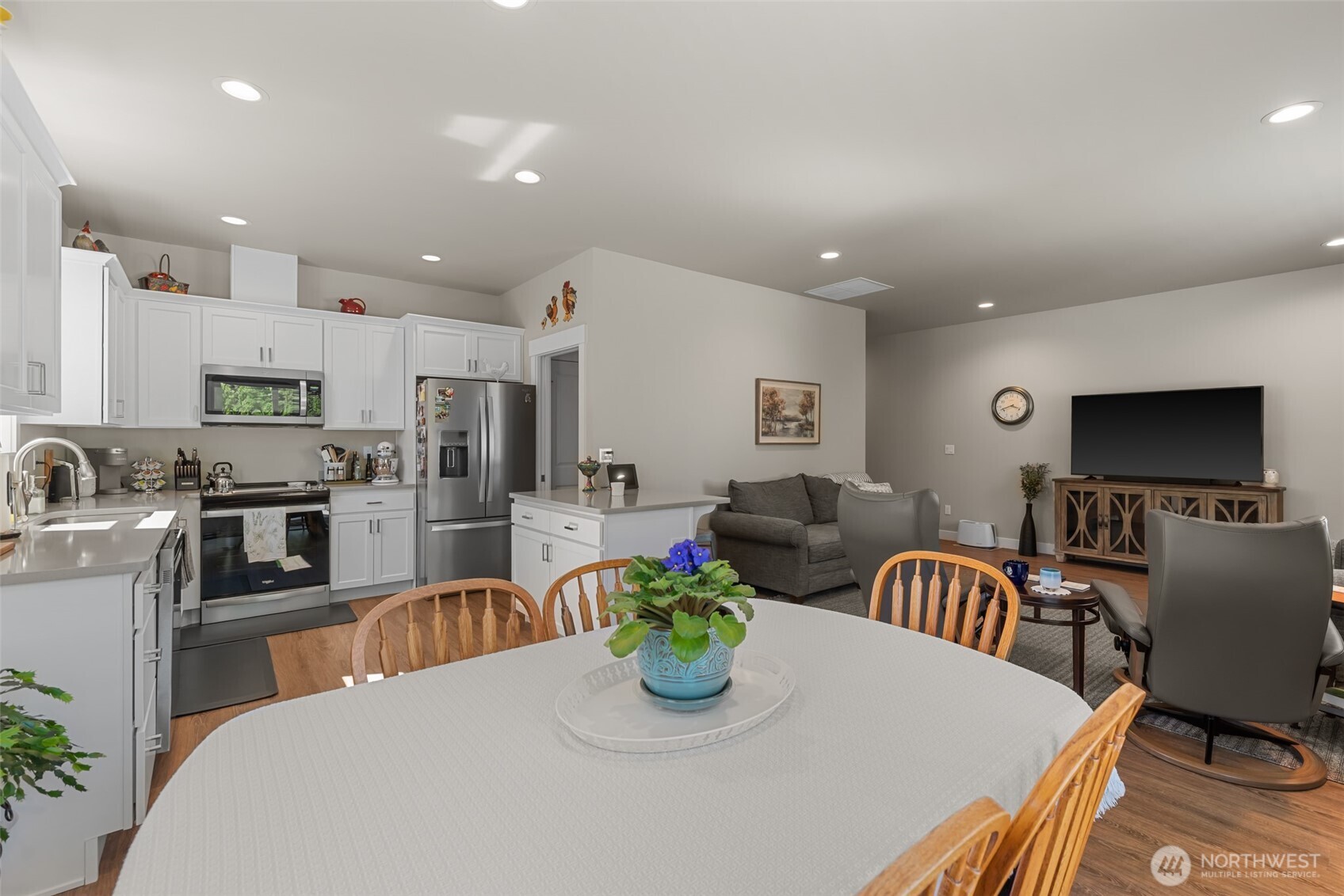 195 Pershing Circle Property Photo 11