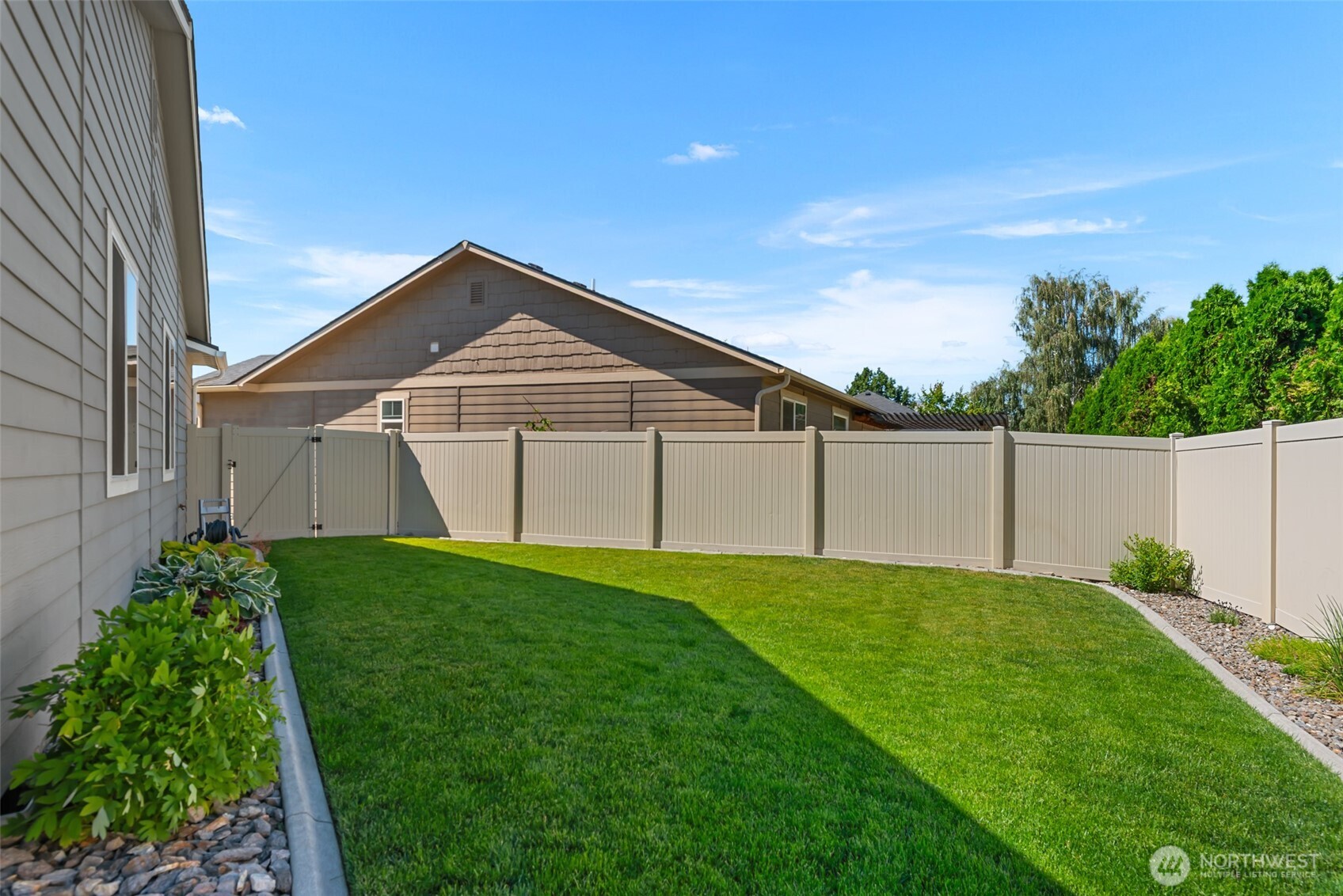 195 Pershing Circle Property Photo 33