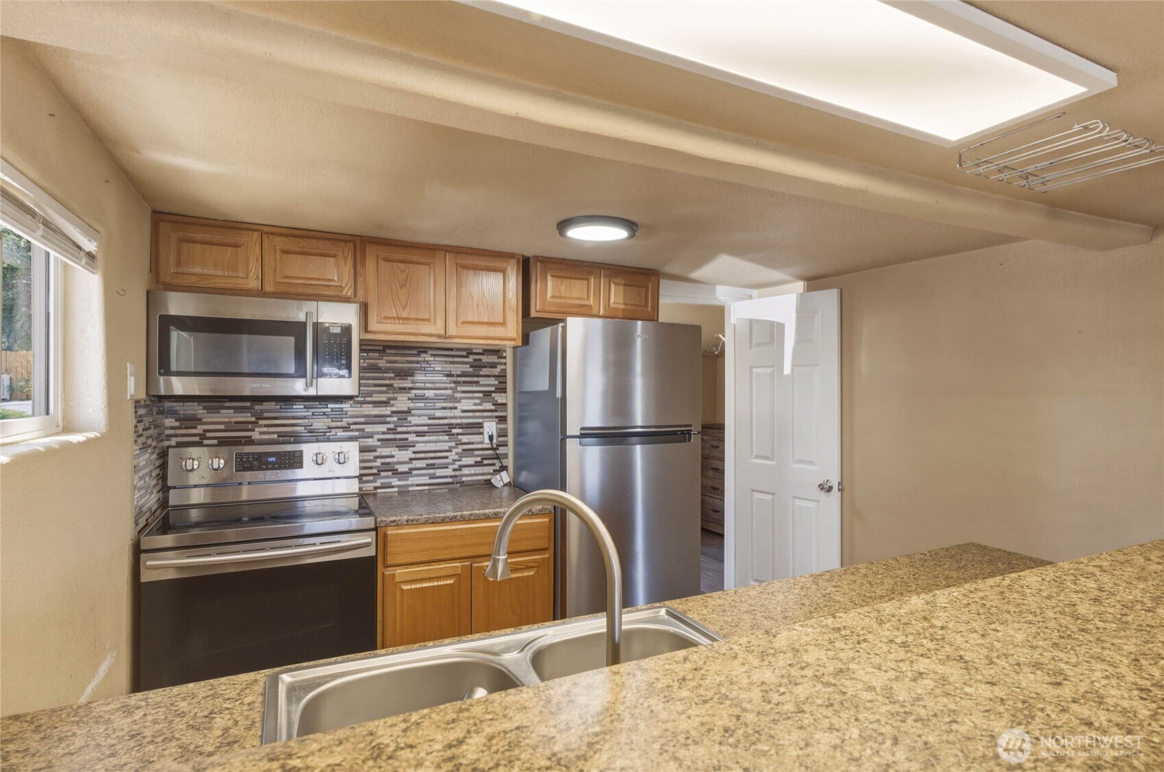 1522 Crescent Street Property Photo 10