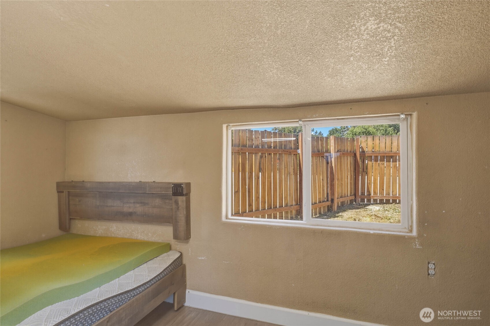 1522 Crescent Street Property Photo 15
