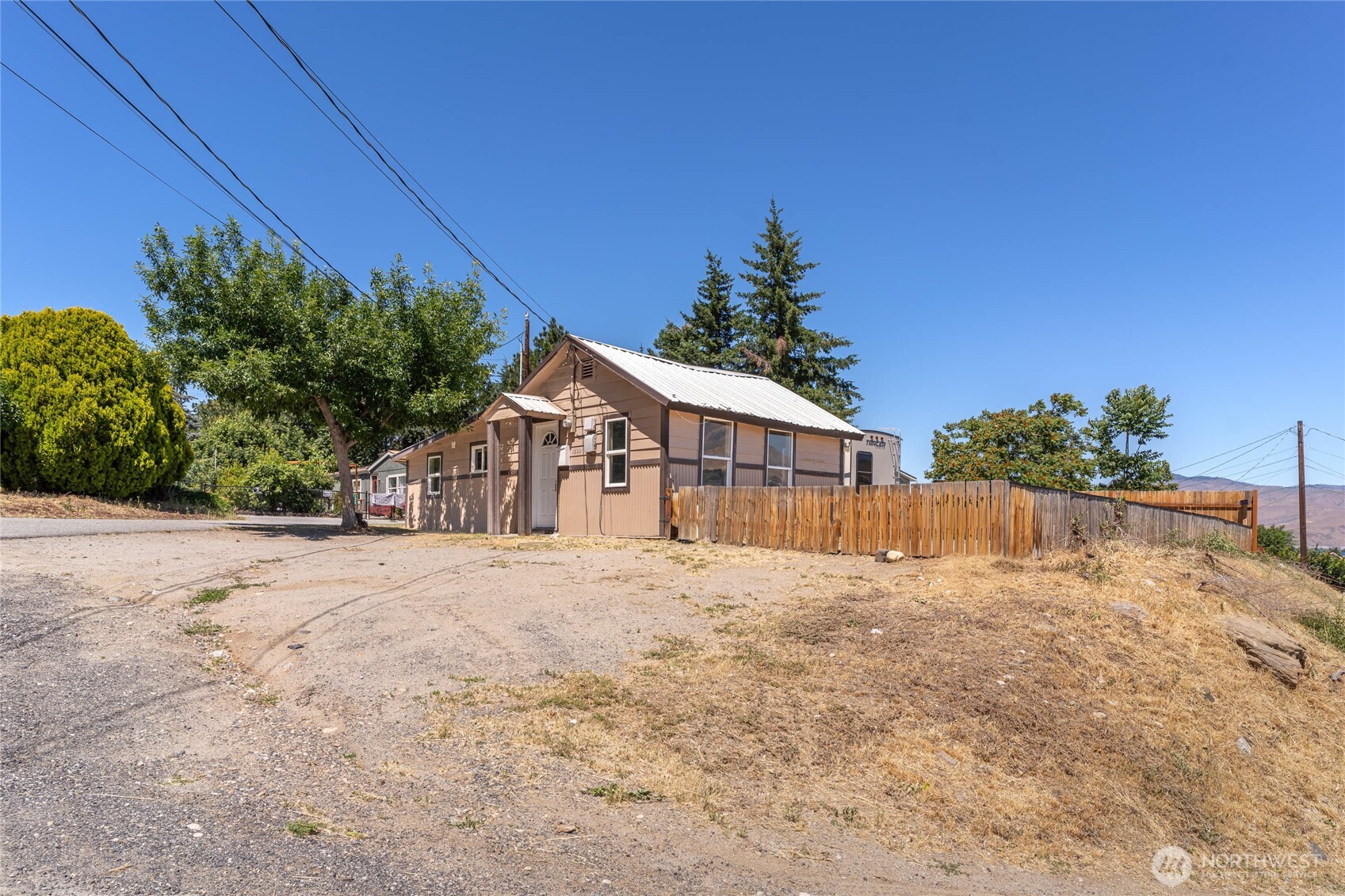 1522 Crescent Street Property Photo 25