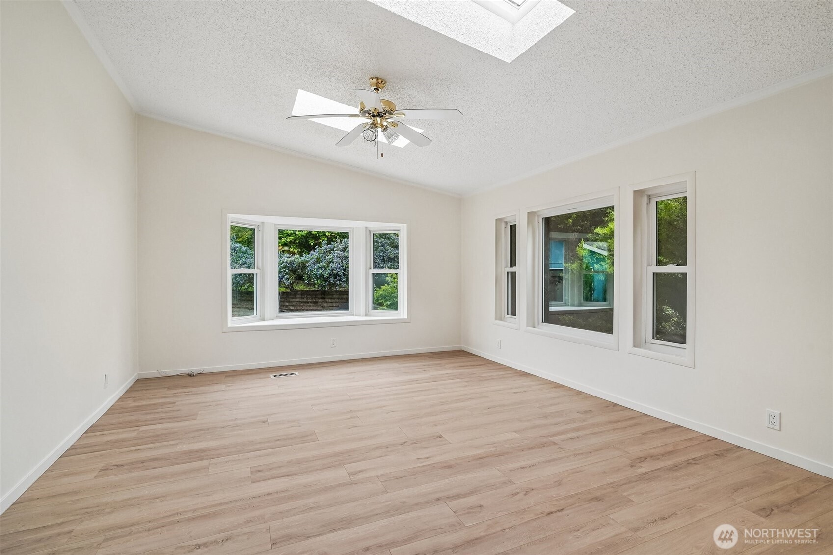 215 105th Avenue Property Photo 6