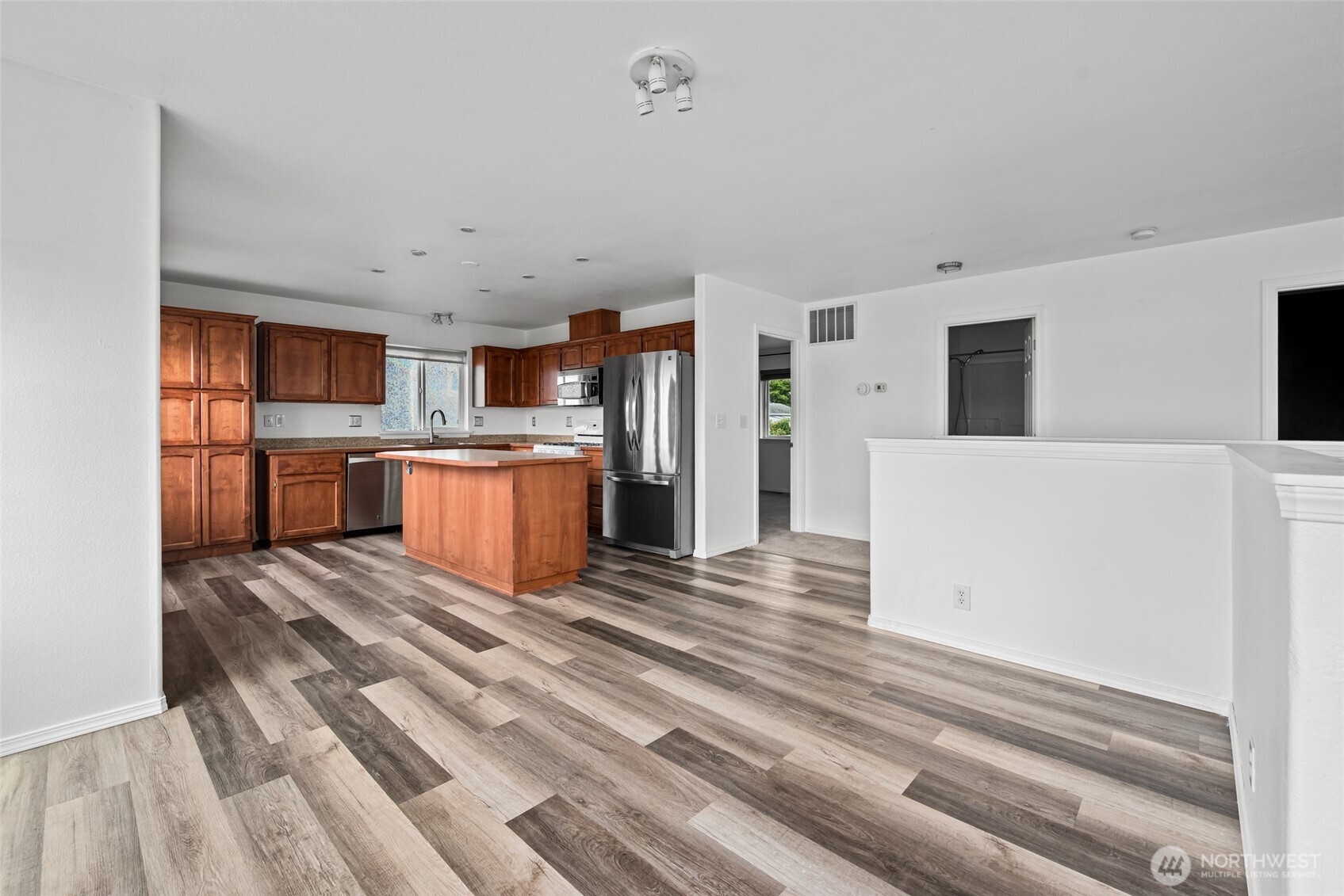 1086 Landing Circle Property Photo 12