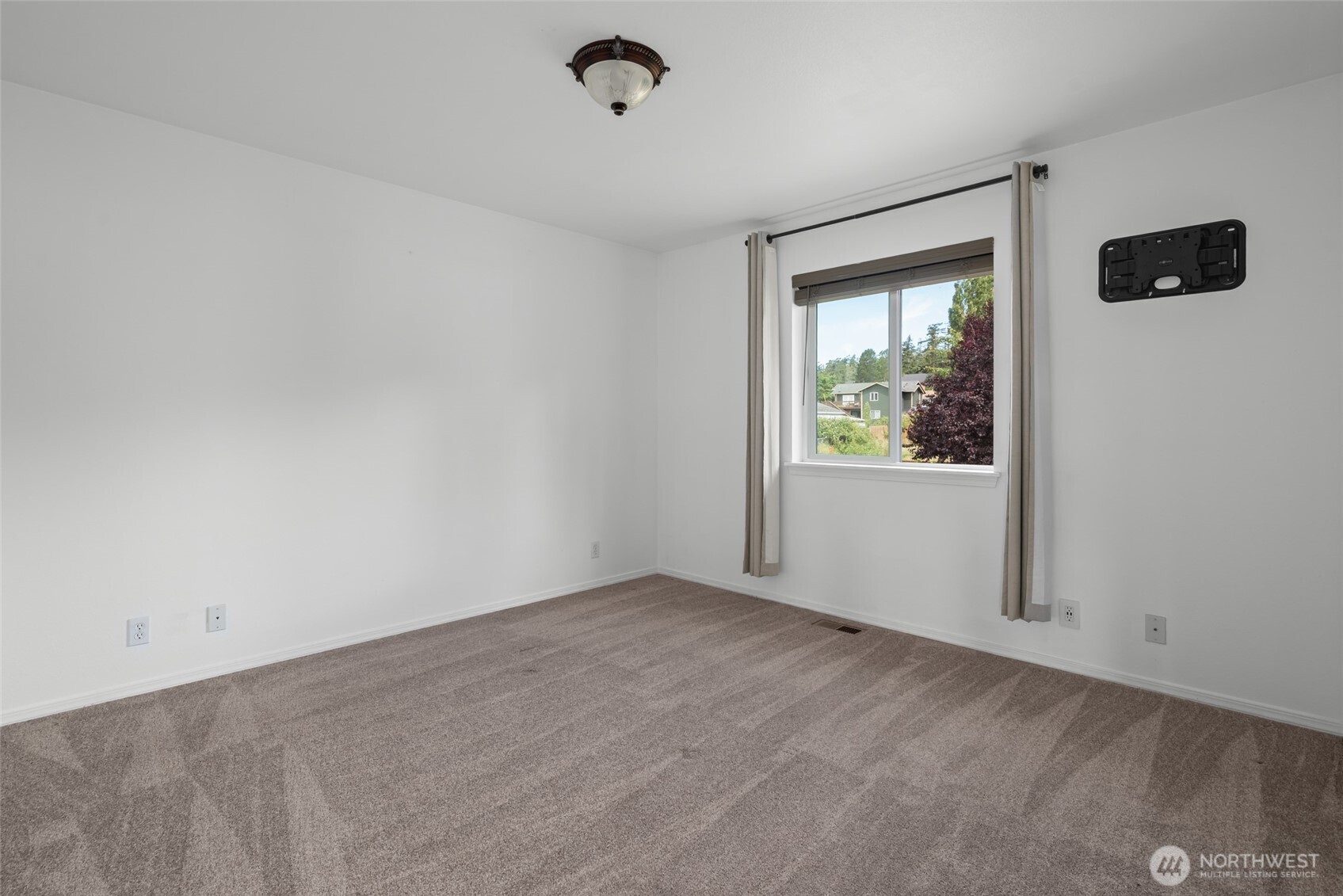 1086 Landing Circle Property Photo 17