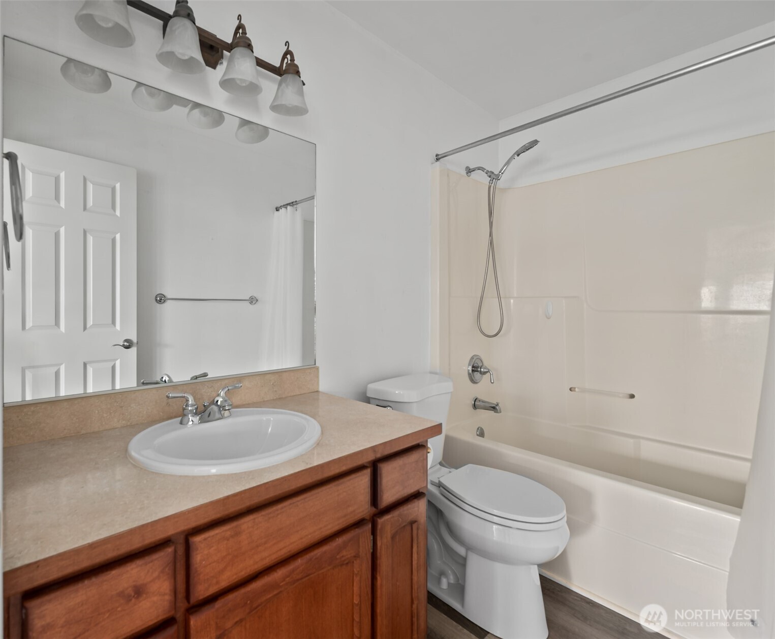 1086 Landing Circle Property Photo 18