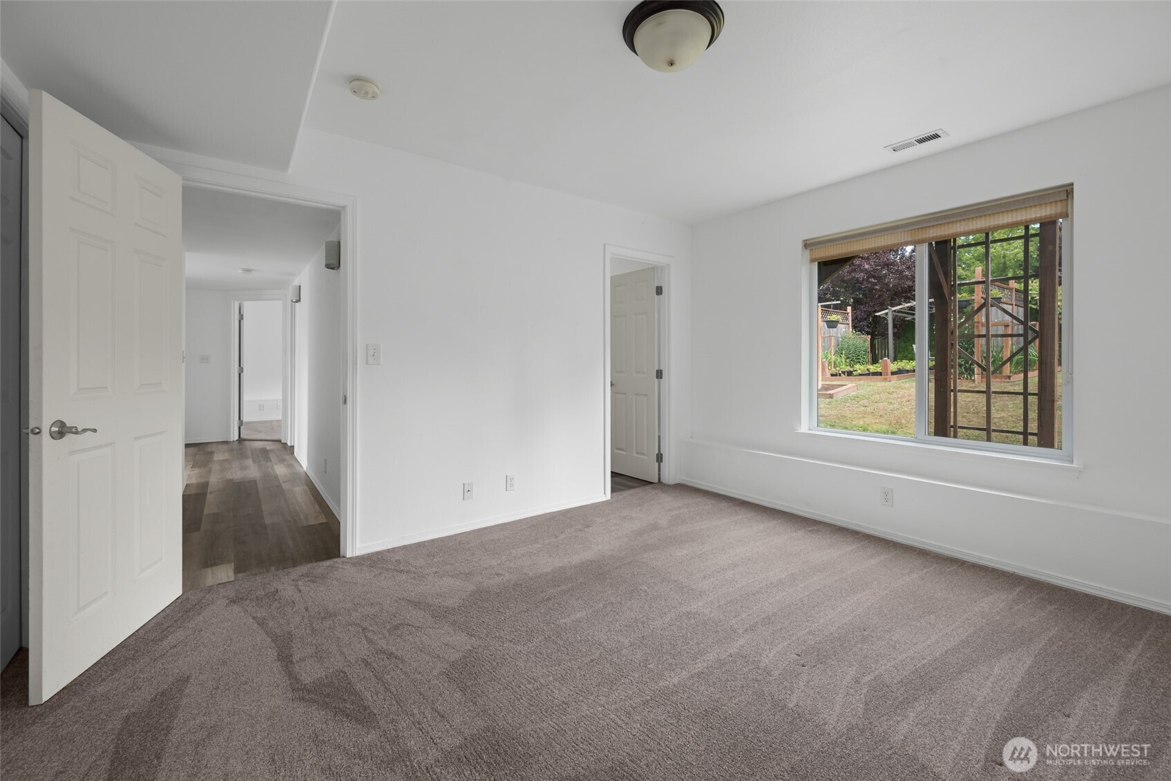 1086 Landing Circle Property Photo 20