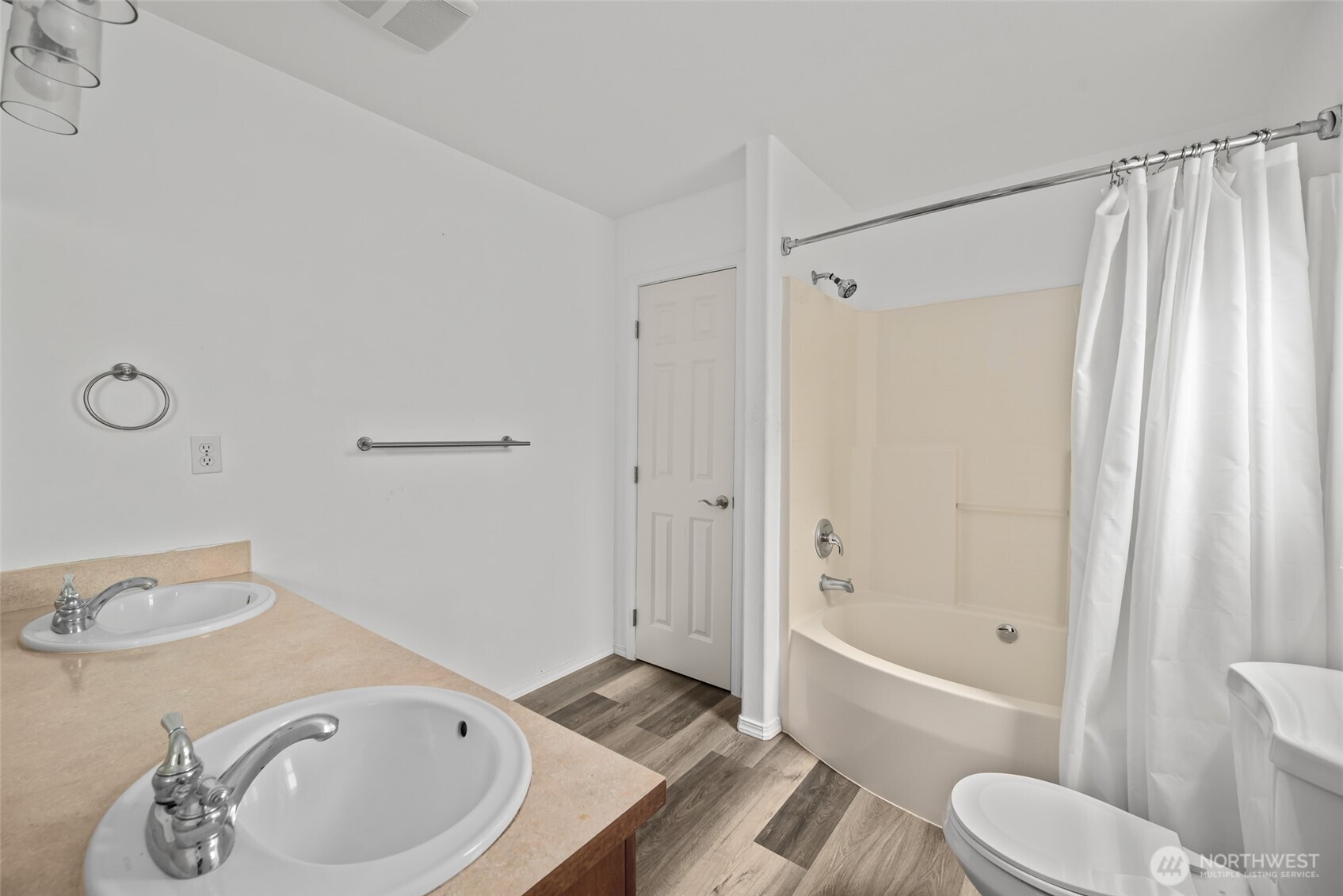 1086 Landing Circle Property Photo 22
