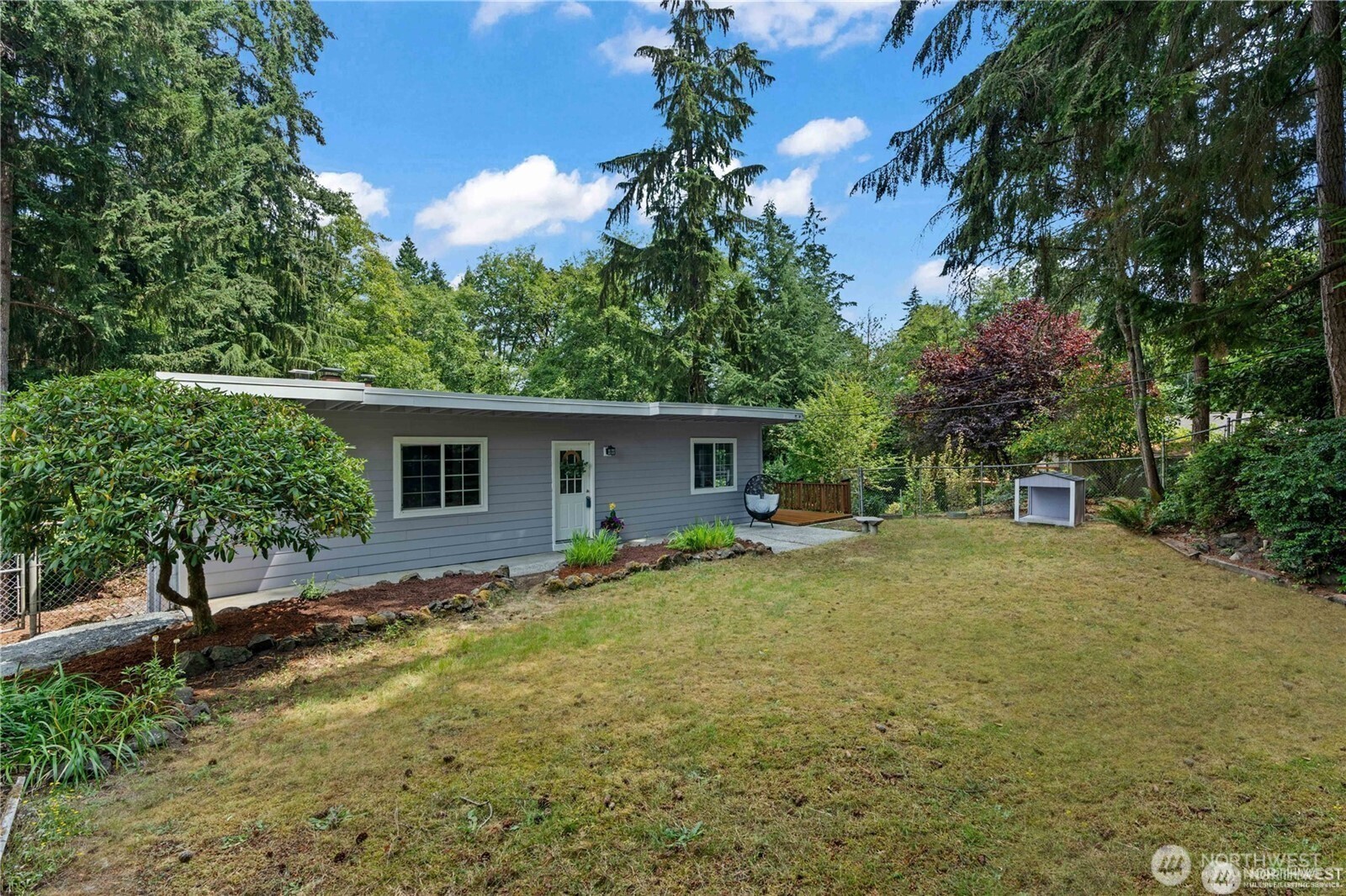 2749 Parkway Drive Property Photo 3