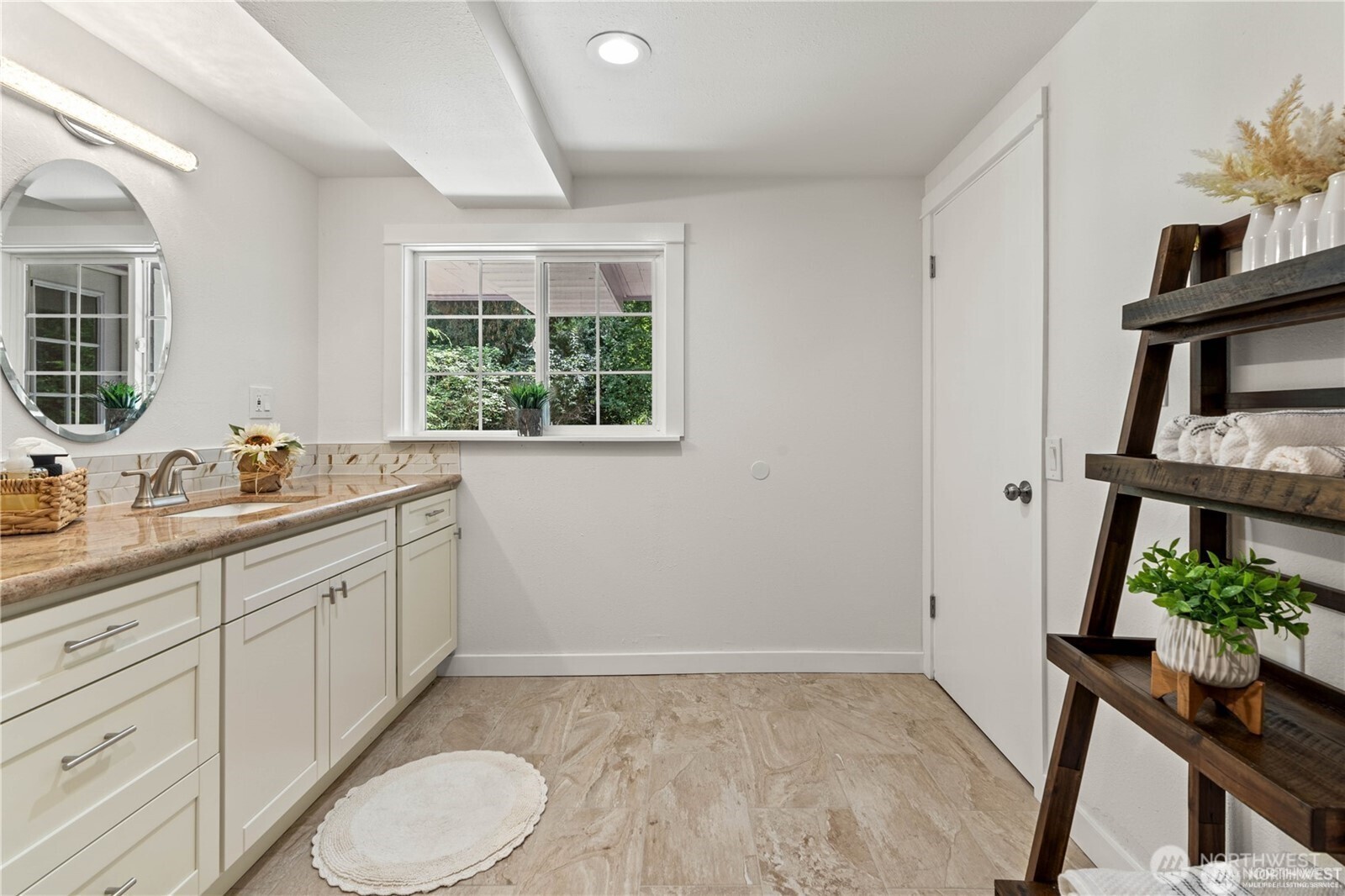 2749 Parkway Drive Property Photo 19