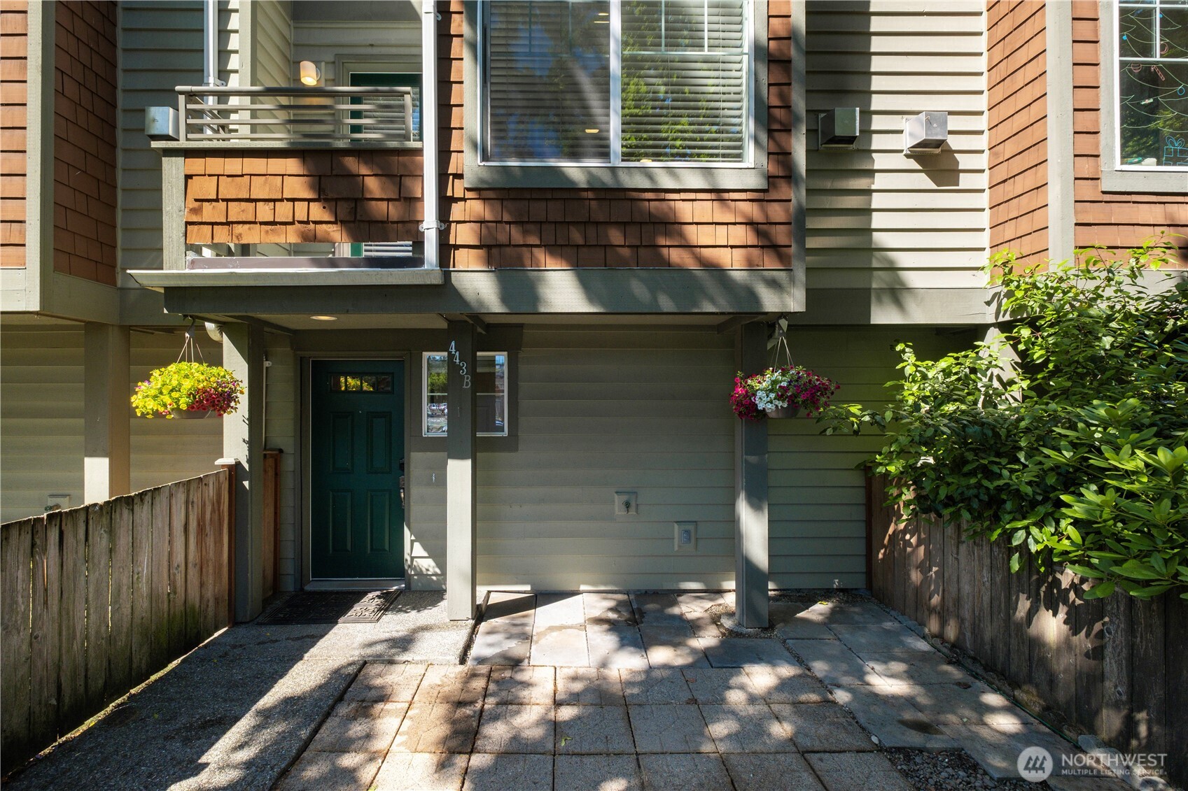 443 Ne Ravenna Boulevard B Property Photo 1