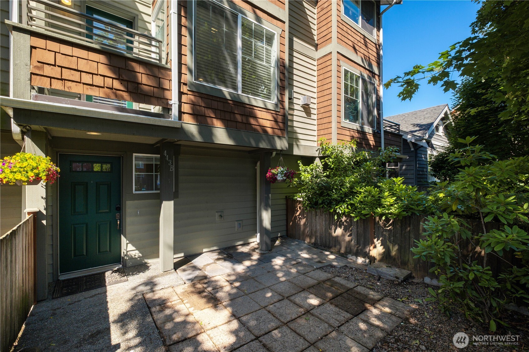 443 Ne Ravenna Boulevard B Property Photo 2