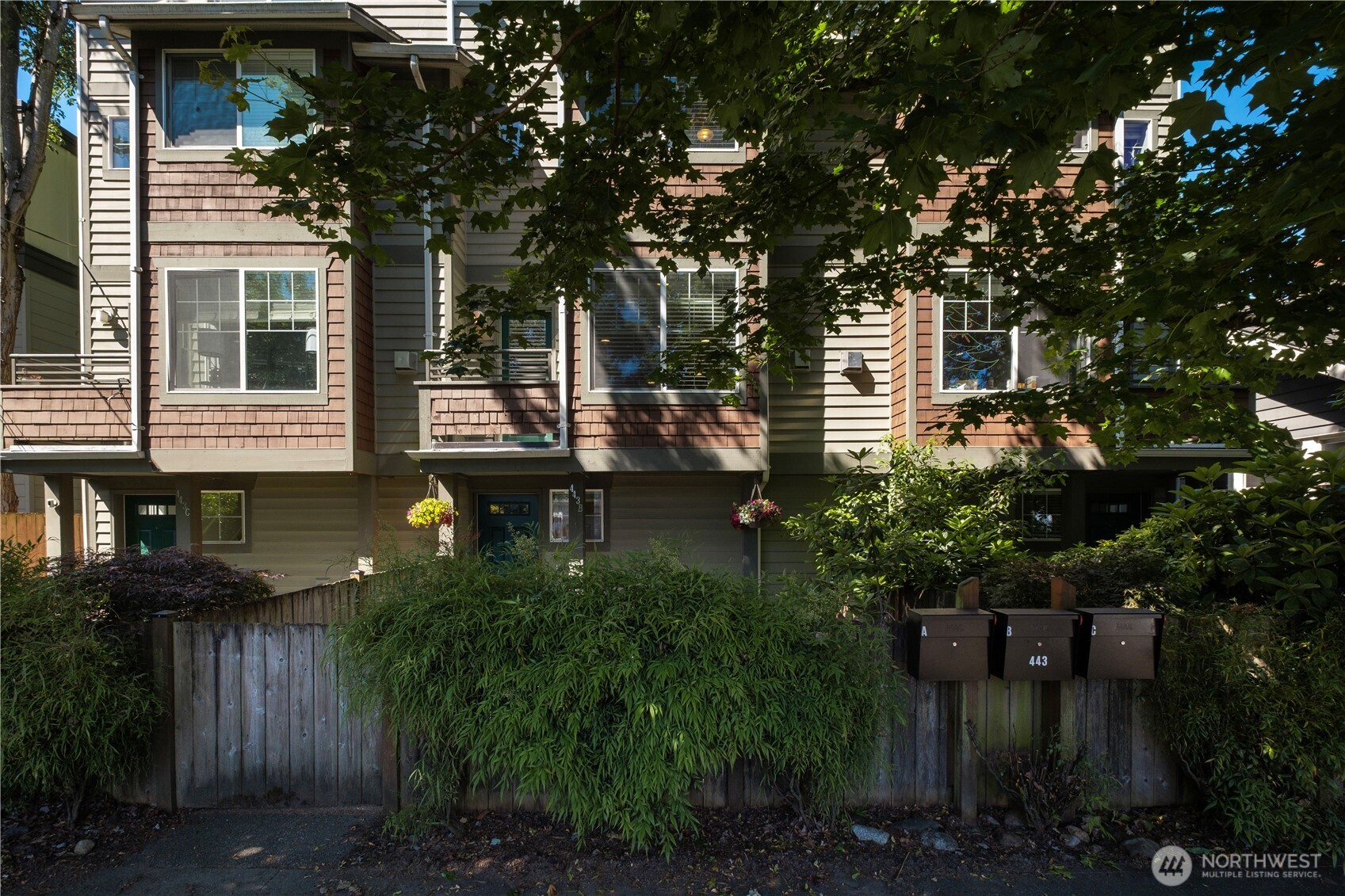 443 Ne Ravenna Boulevard B Property Photo 3