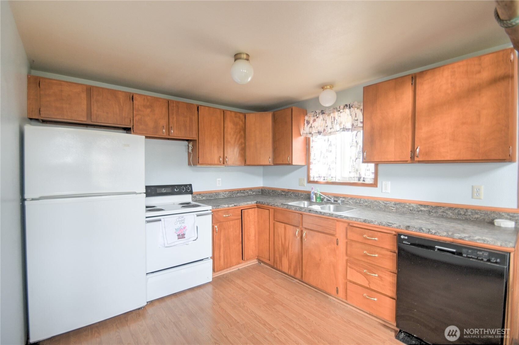1205 Fairwood Drive Property Photo 9