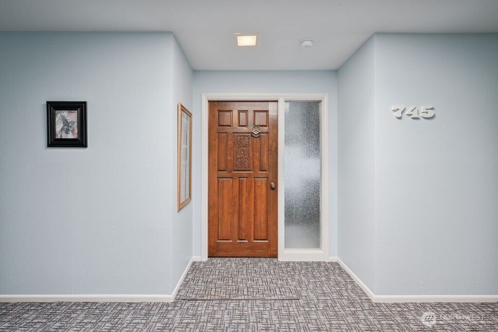 745 Marine View Drive Property Photo 3