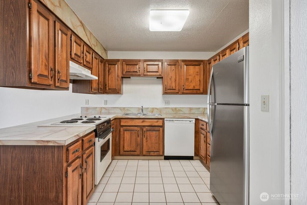 745 Marine View Drive Property Photo 6
