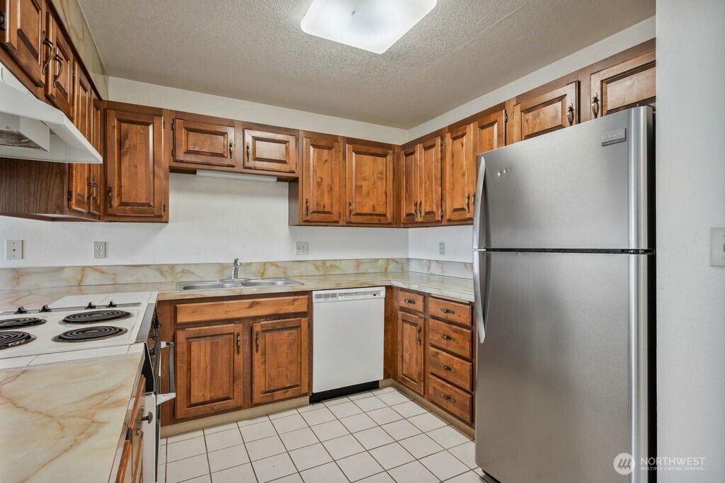 745 Marine View Drive Property Photo 8