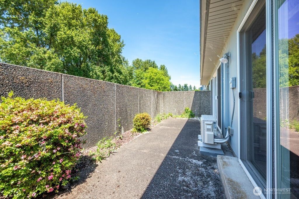 745 Marine View Drive Property Photo 14