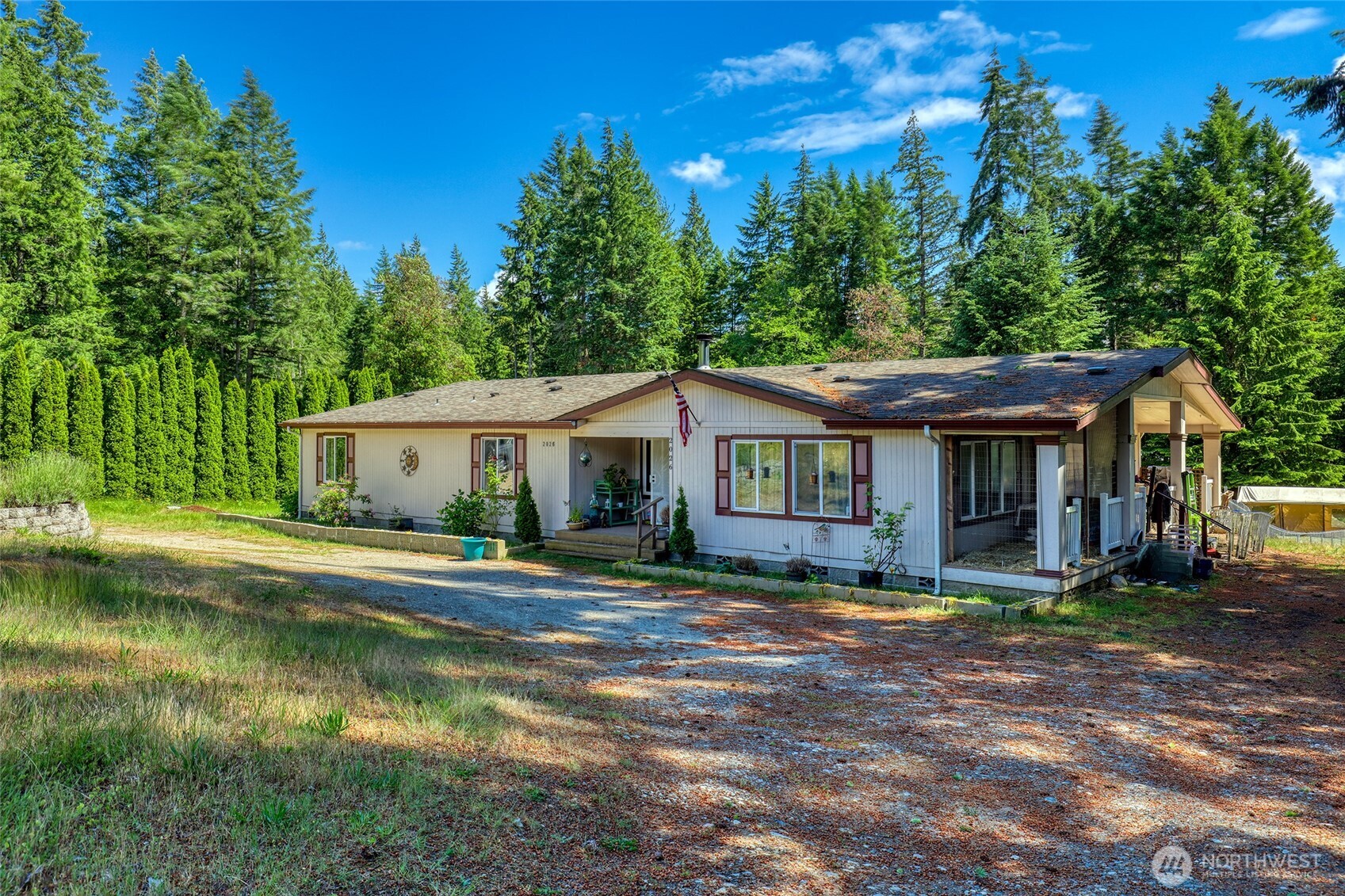 2026 Se Yakima Street Property Photo 2