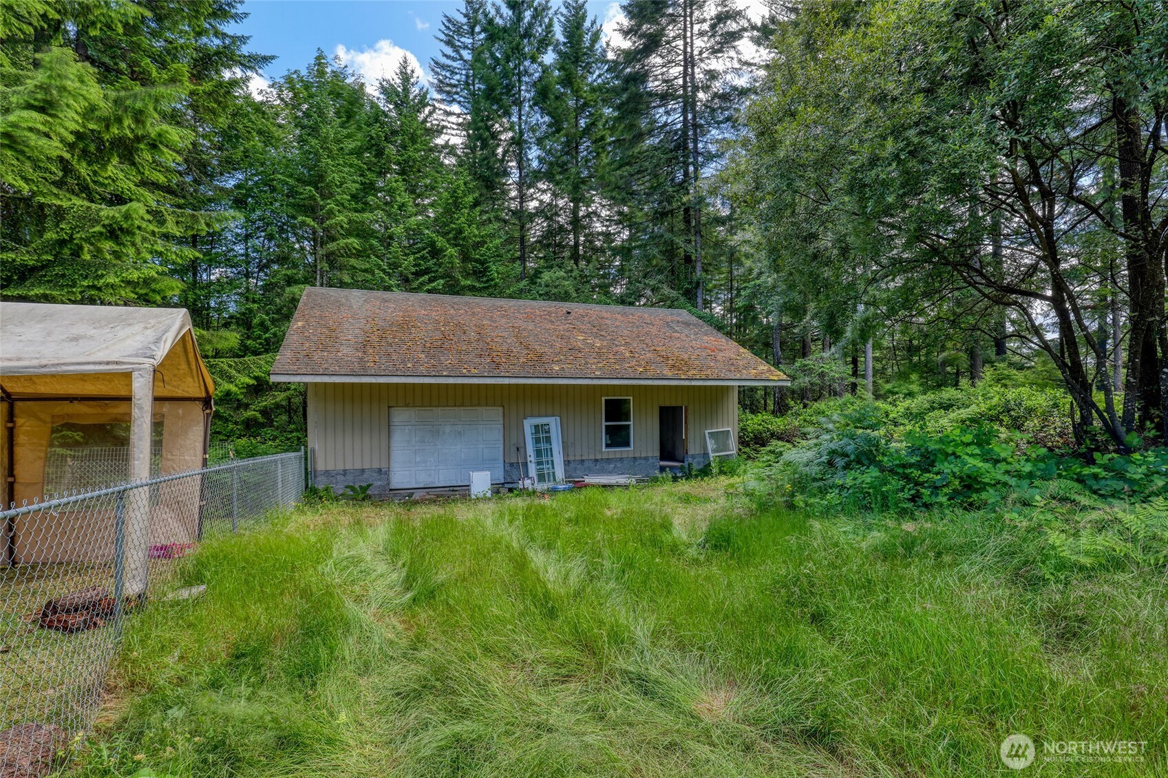 2026 Se Yakima Street Property Photo 4