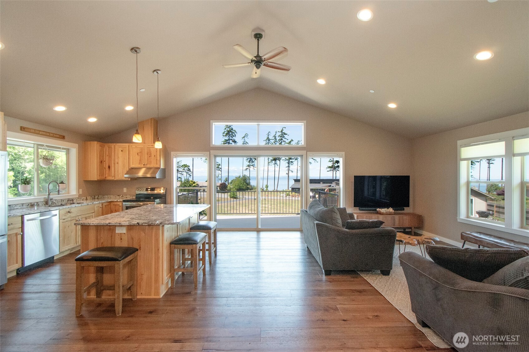 1117 Walker Street Property Photo 6