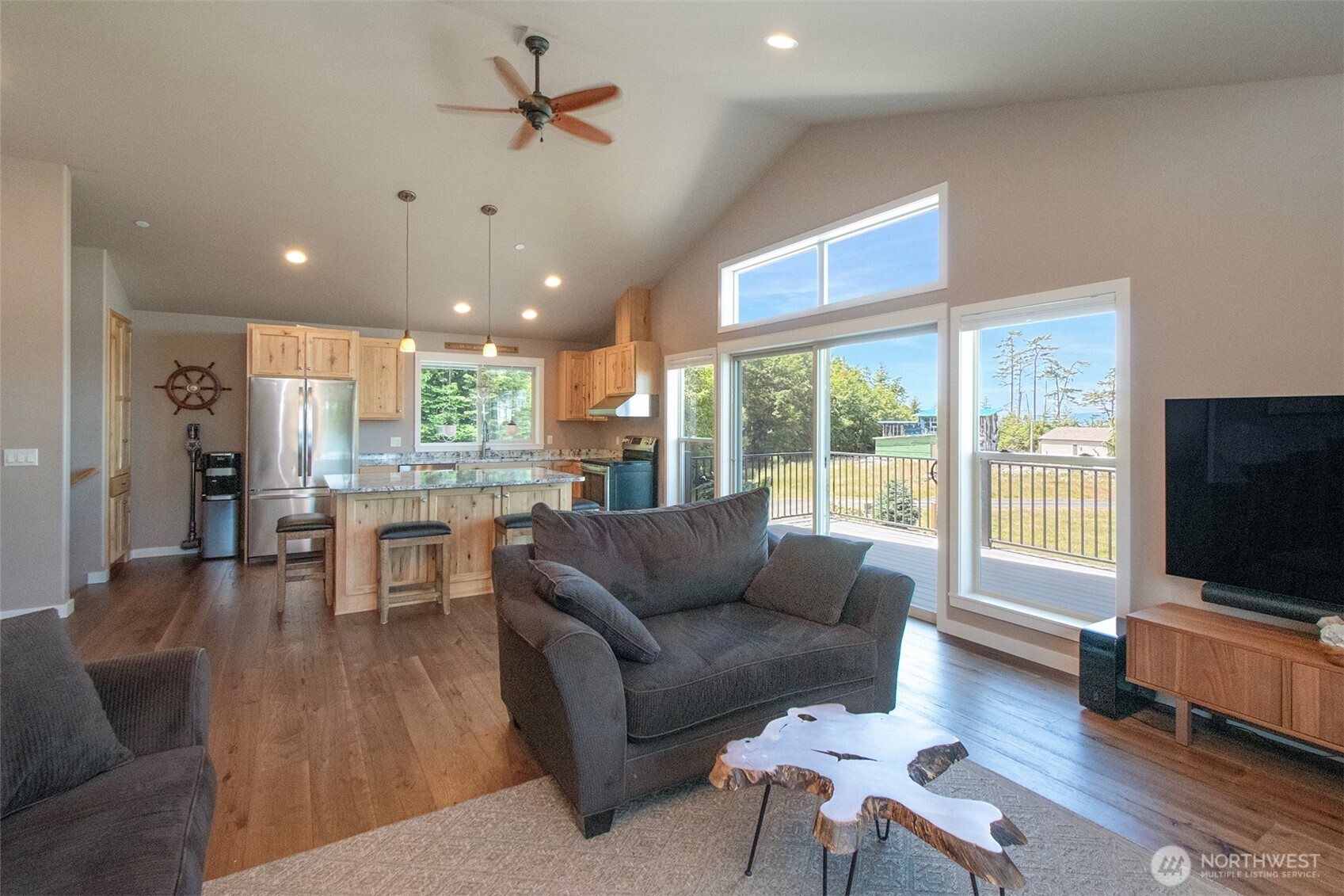 1117 Walker Street Property Photo 8