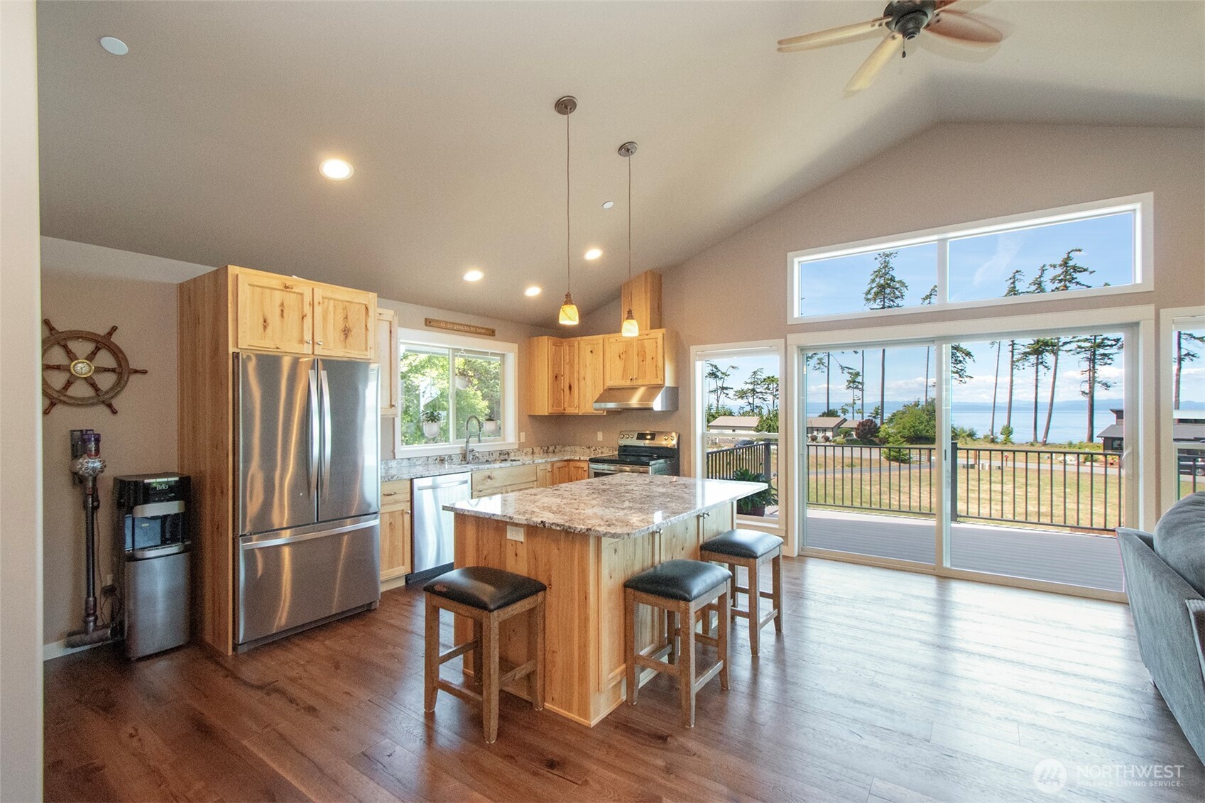 1117 Walker Street Property Photo 13