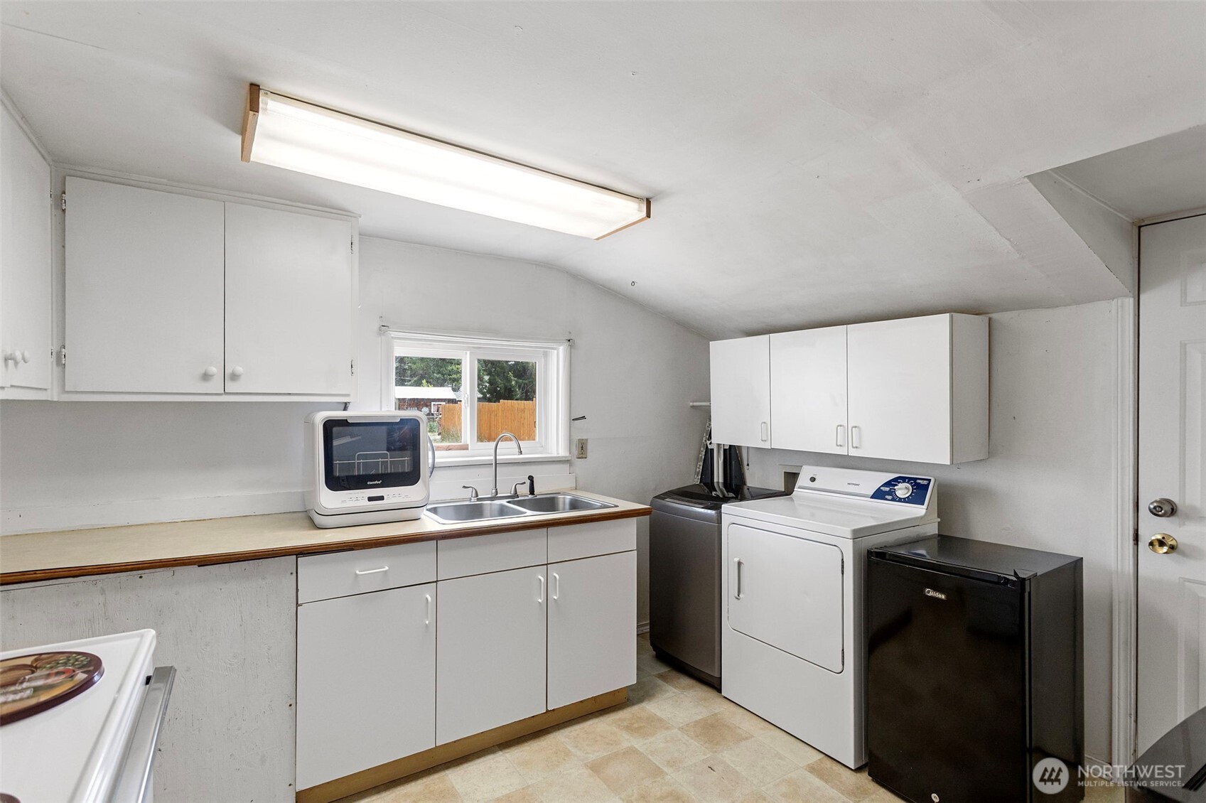 415 Broadway Avenue Property Photo 5