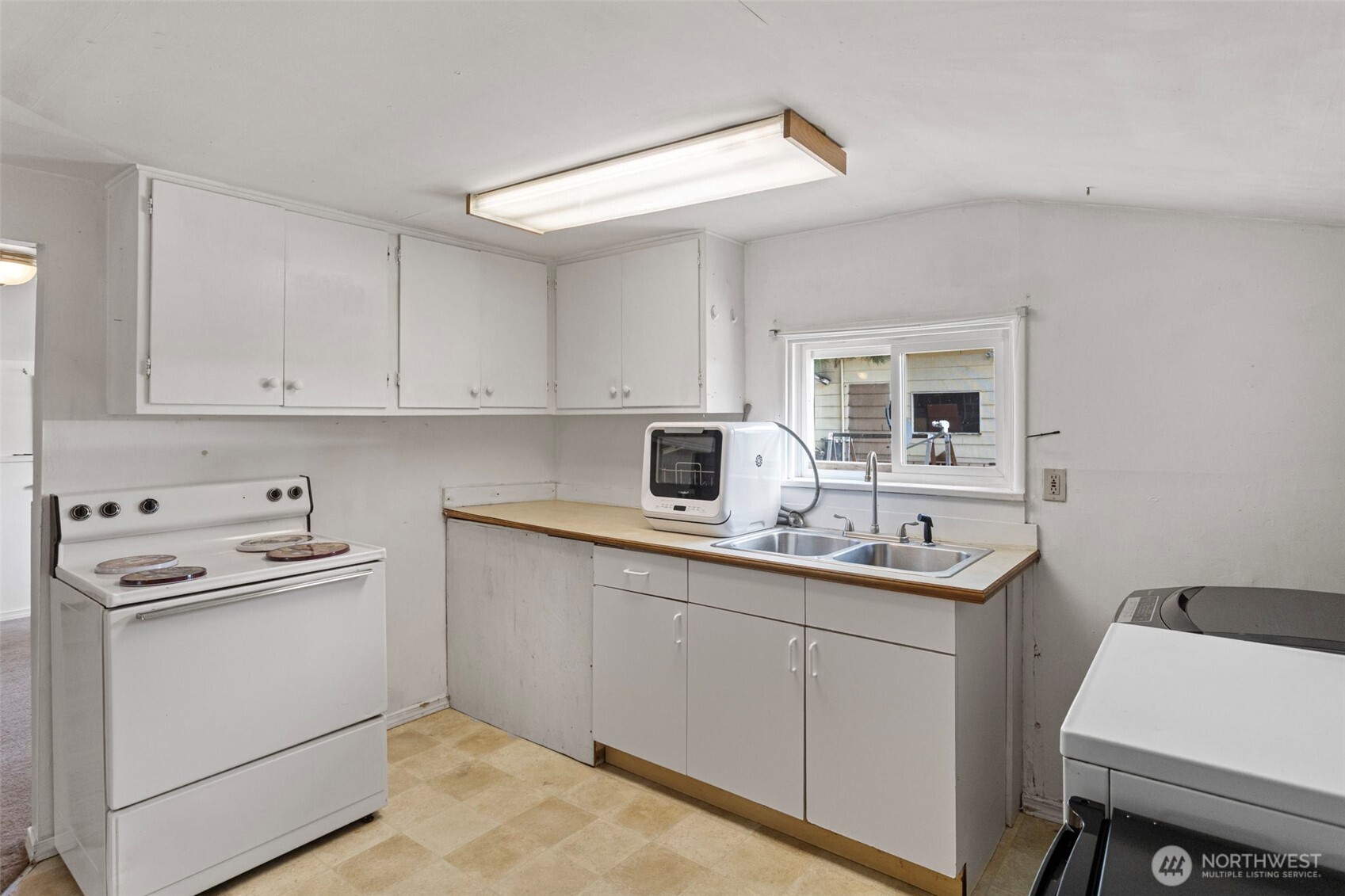 415 Broadway Avenue Property Photo 6
