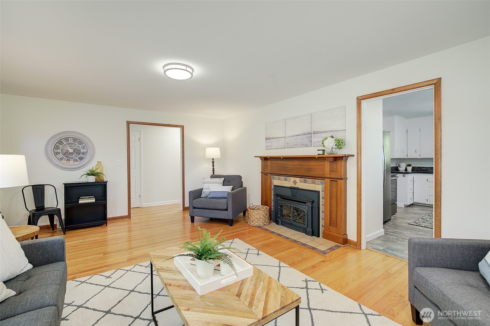 15524 Midvale Avenue Property Photo 4