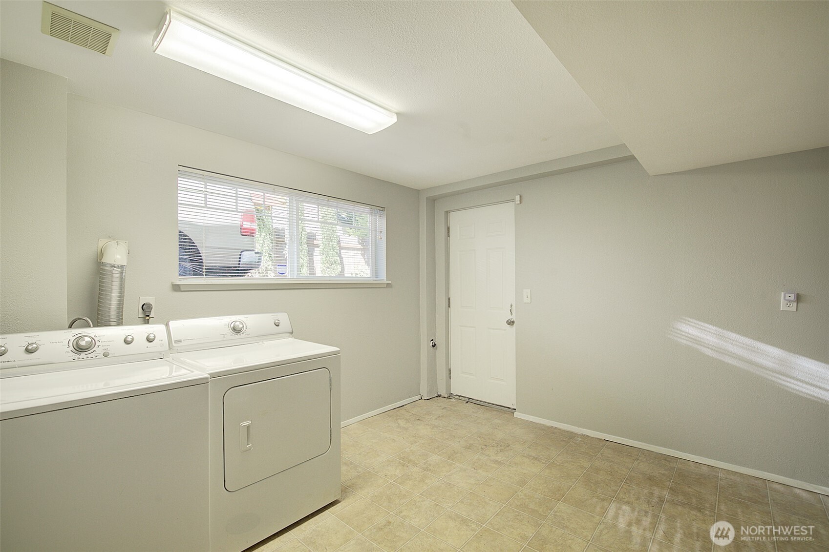 15524 Midvale Avenue Property Photo 17