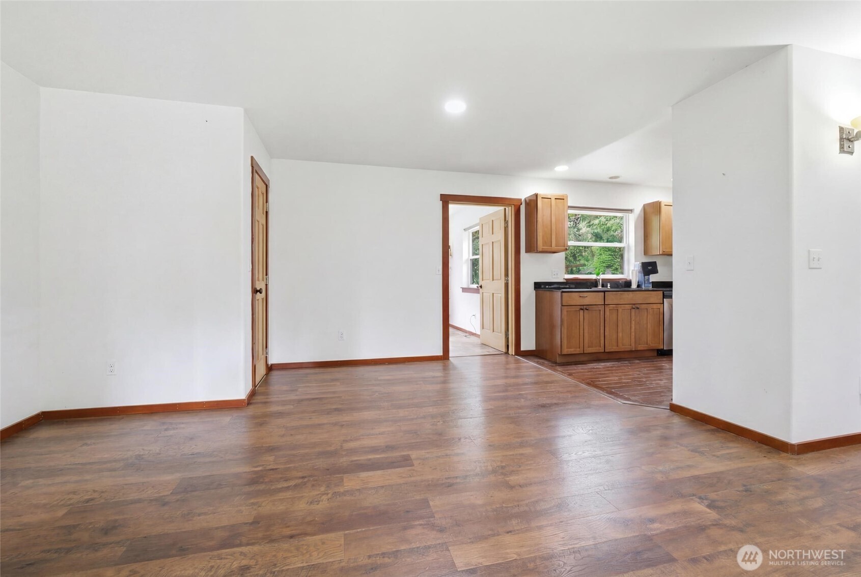 4342 Herring Street Property Photo 6