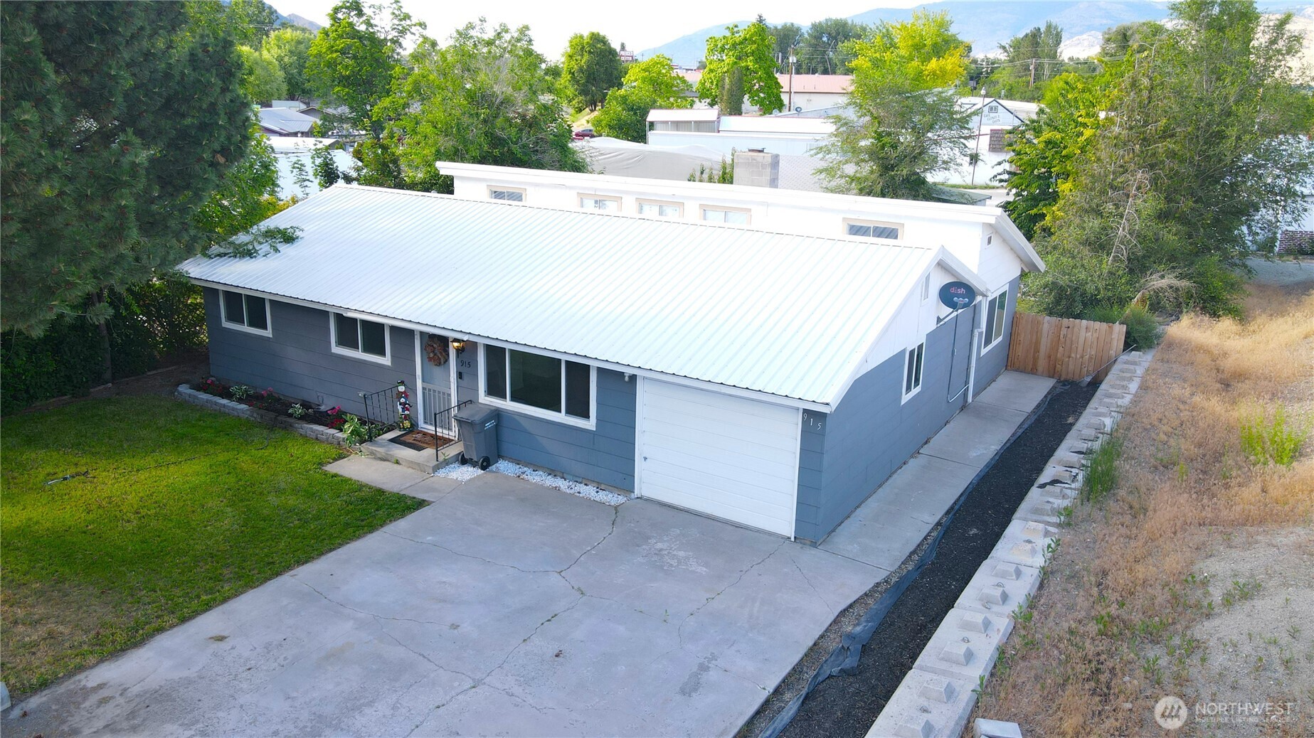 915 19th Avenue Property Photo 1