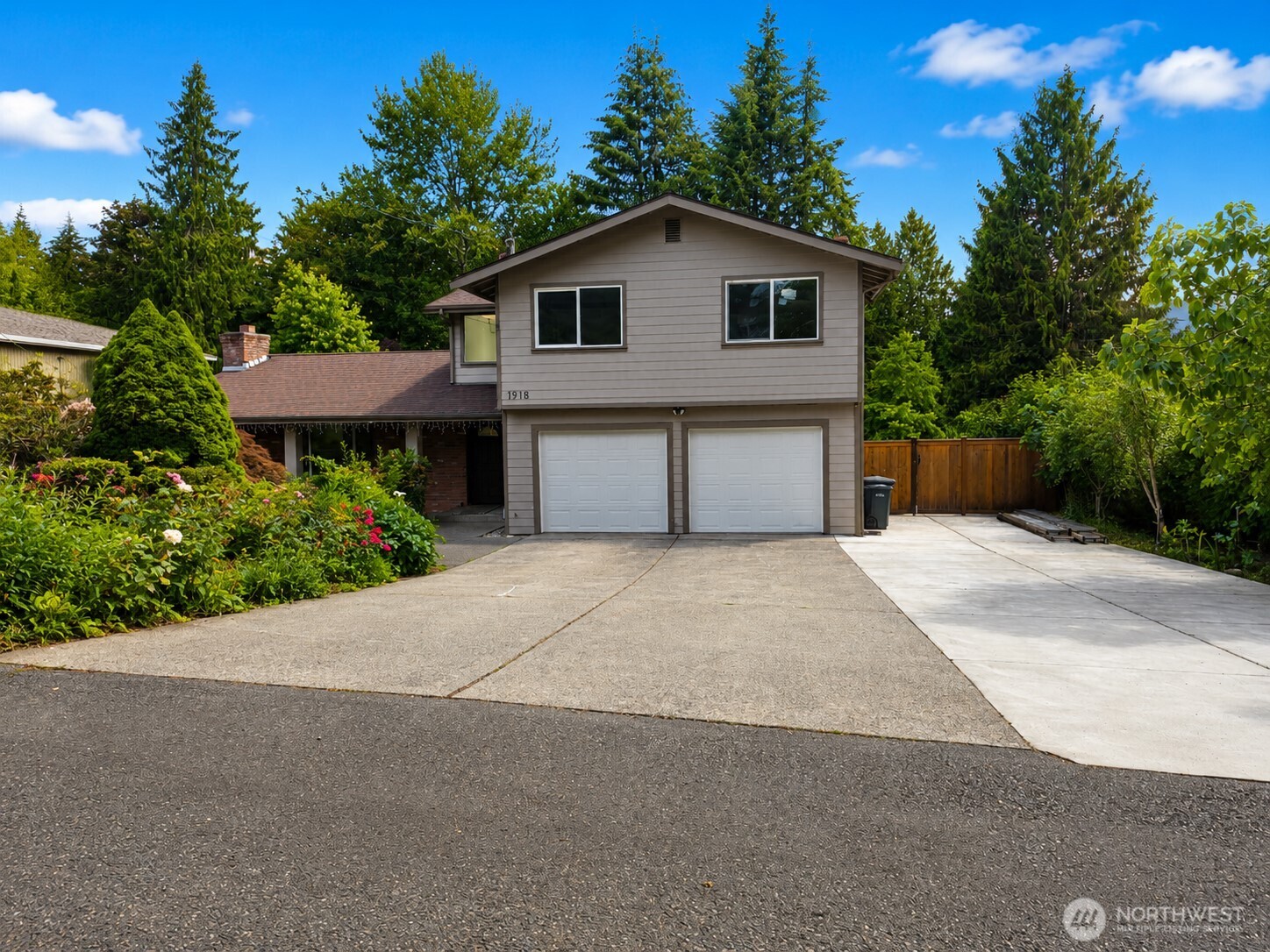 1918 109th Avenue Ct Property Photo 3