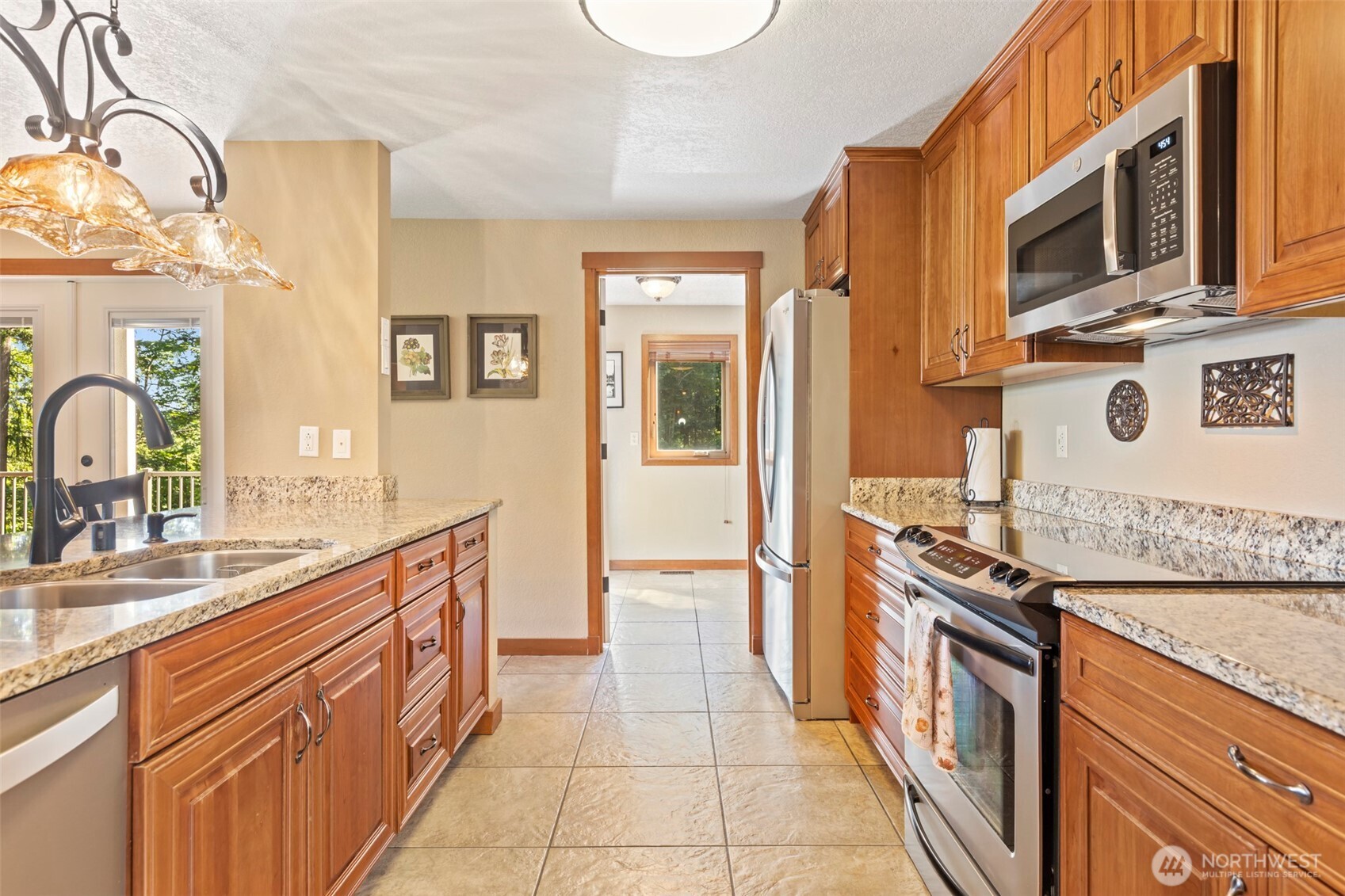 22715 Country Drive Property Photo 4