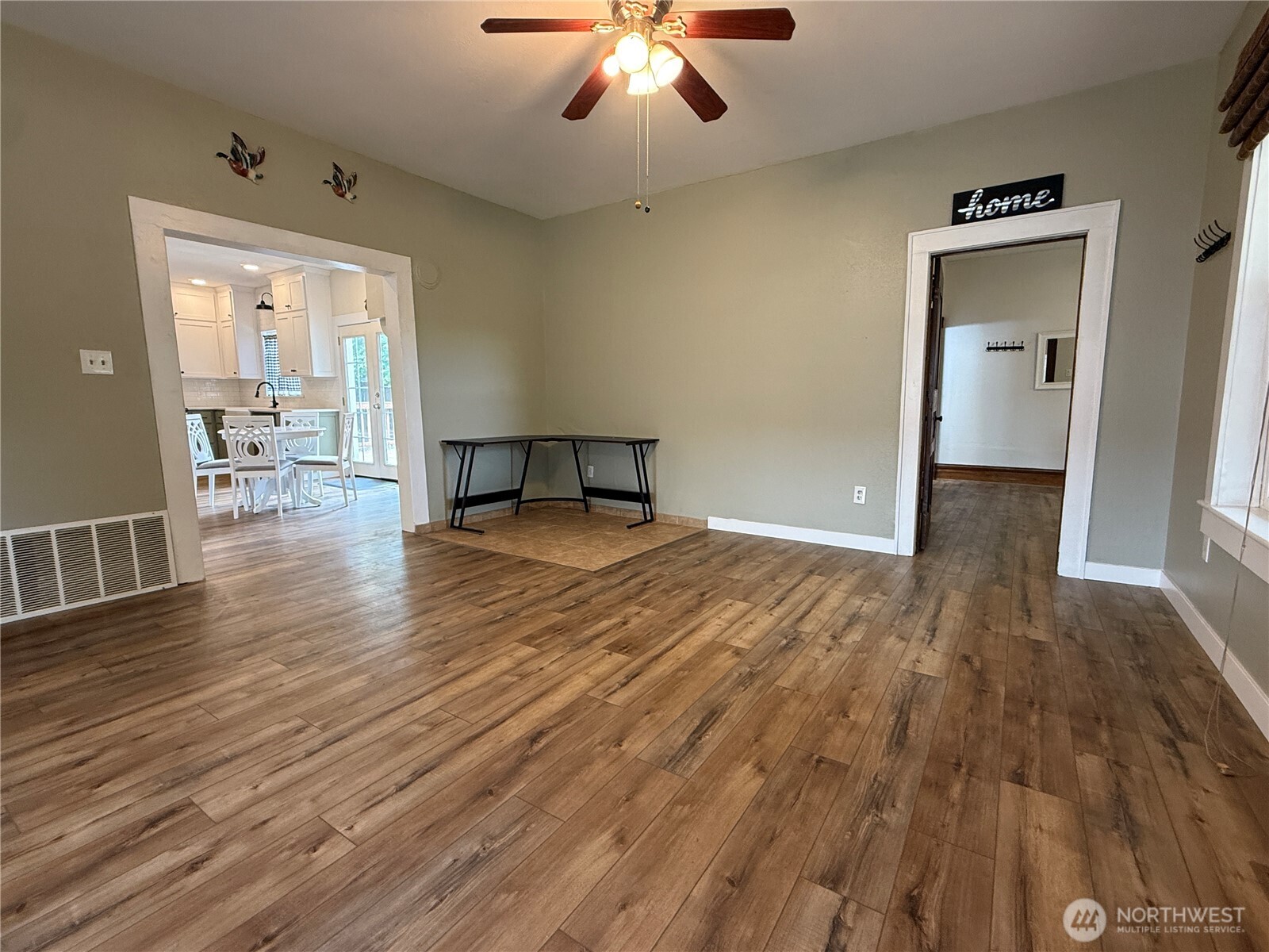 416 E Spring Street Property Photo 5