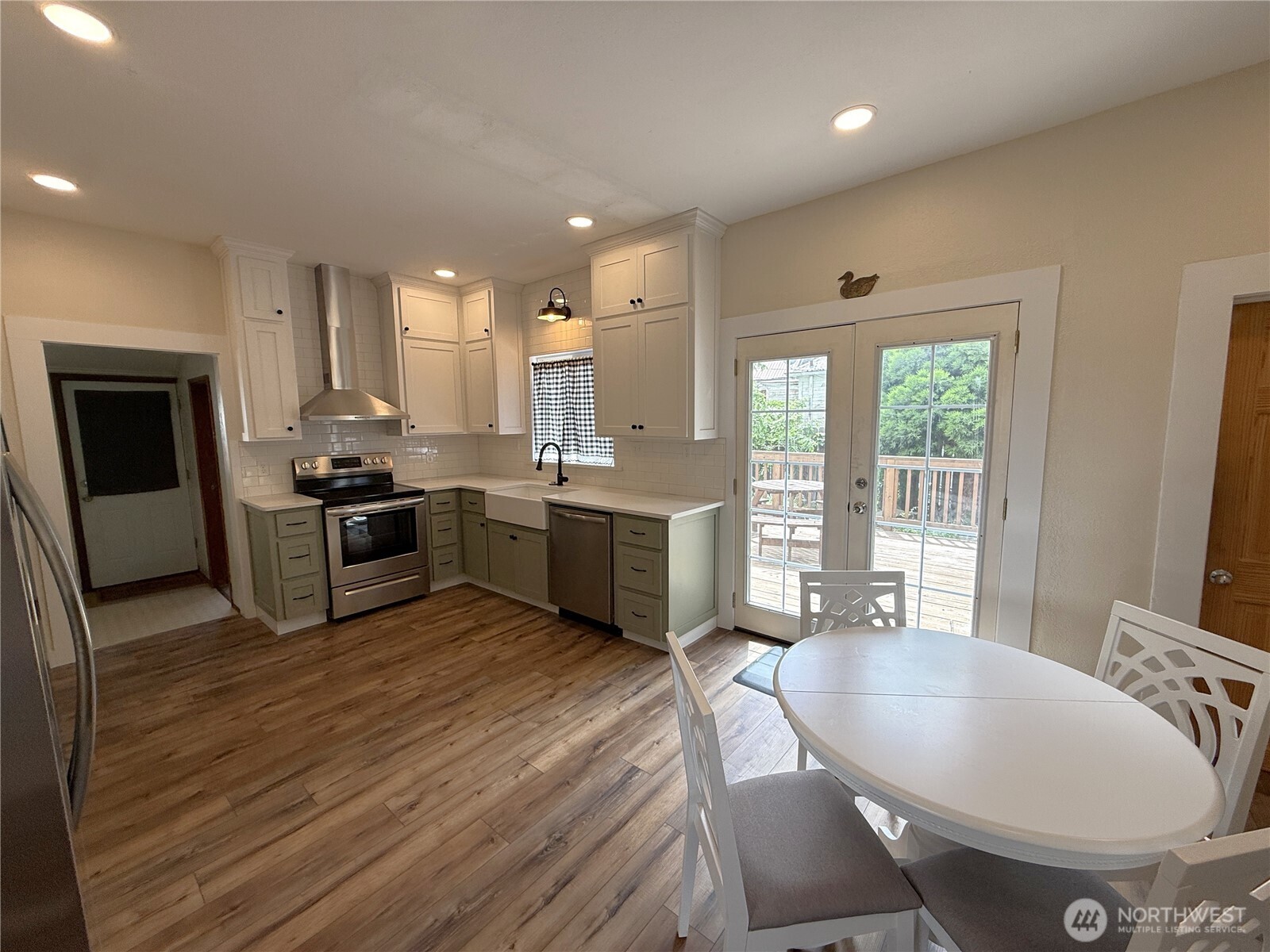 416 E Spring Street Property Photo 6