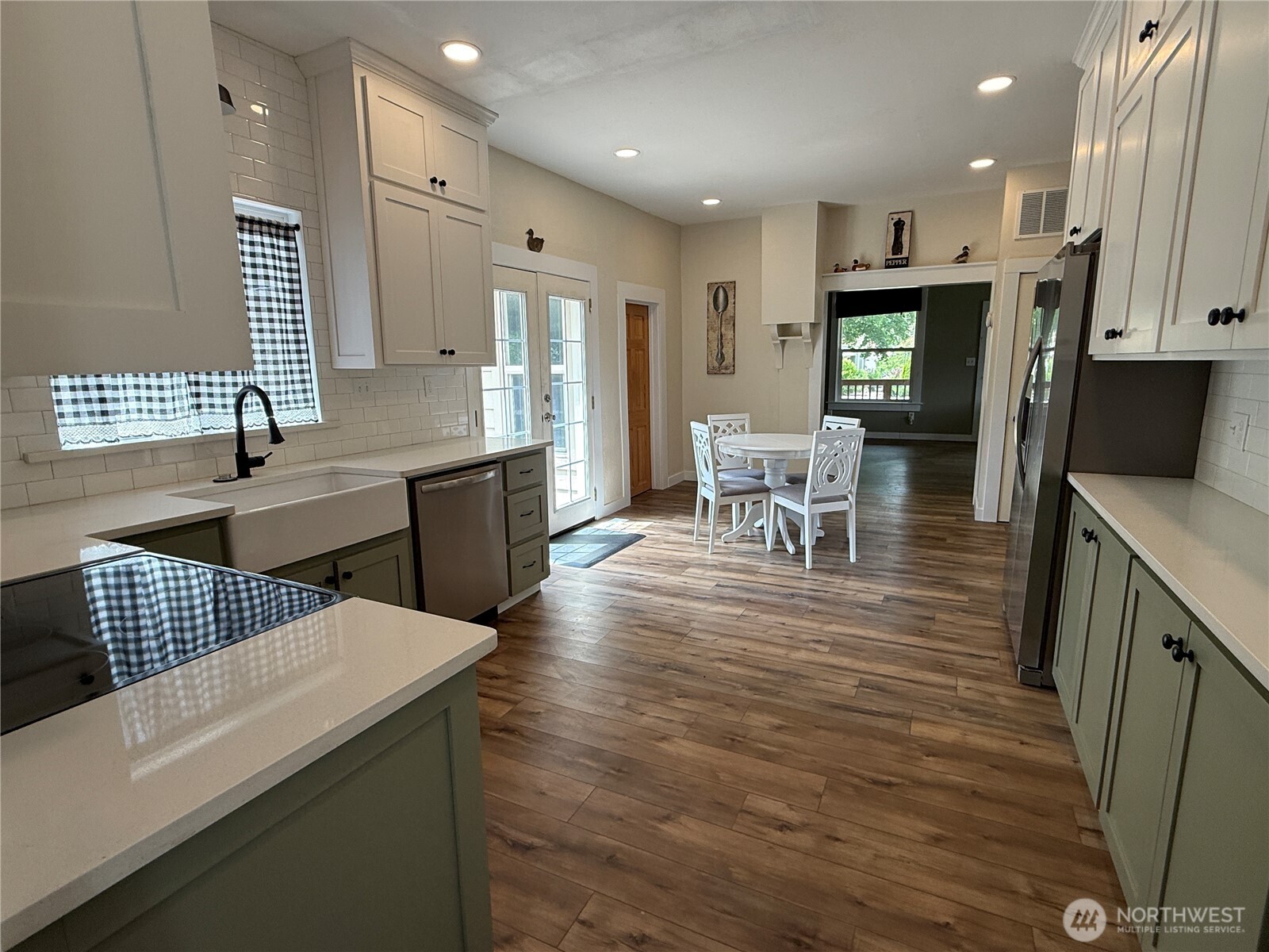 416 E Spring Street Property Photo 9