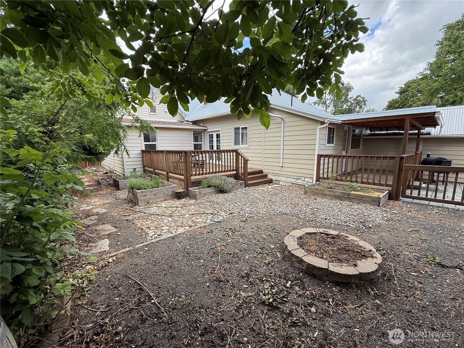 416 E Spring Street Property Photo 25