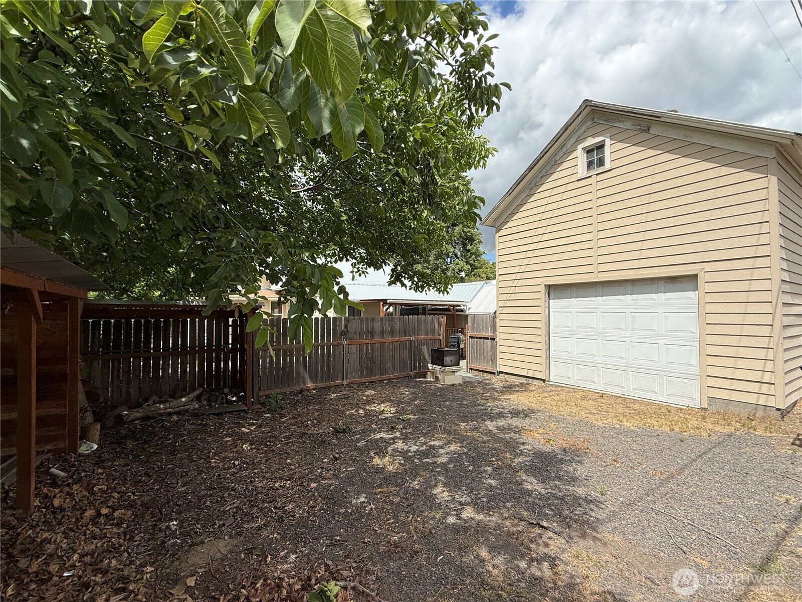 416 E Spring Street Property Photo 31
