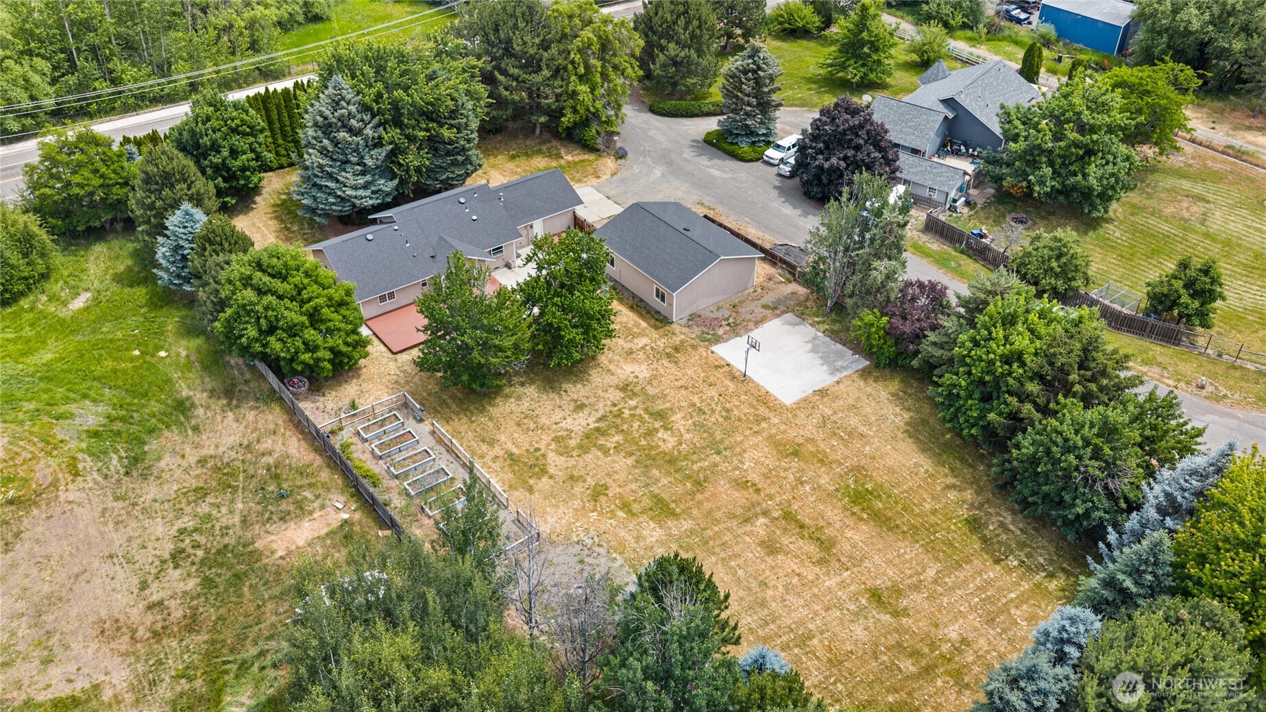 611 E Kyllo Road Property Photo 7