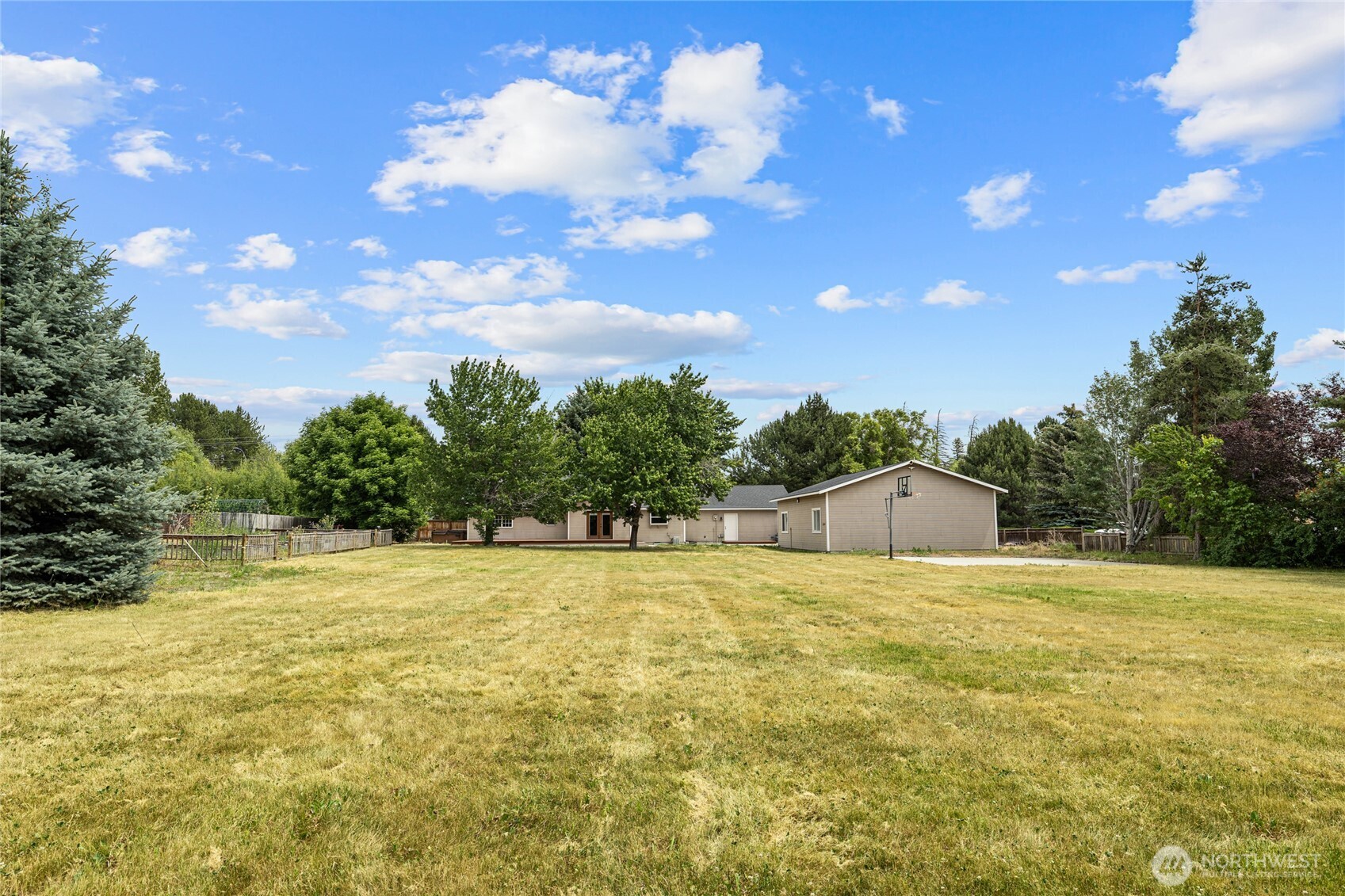 611 E Kyllo Road Property Photo 15