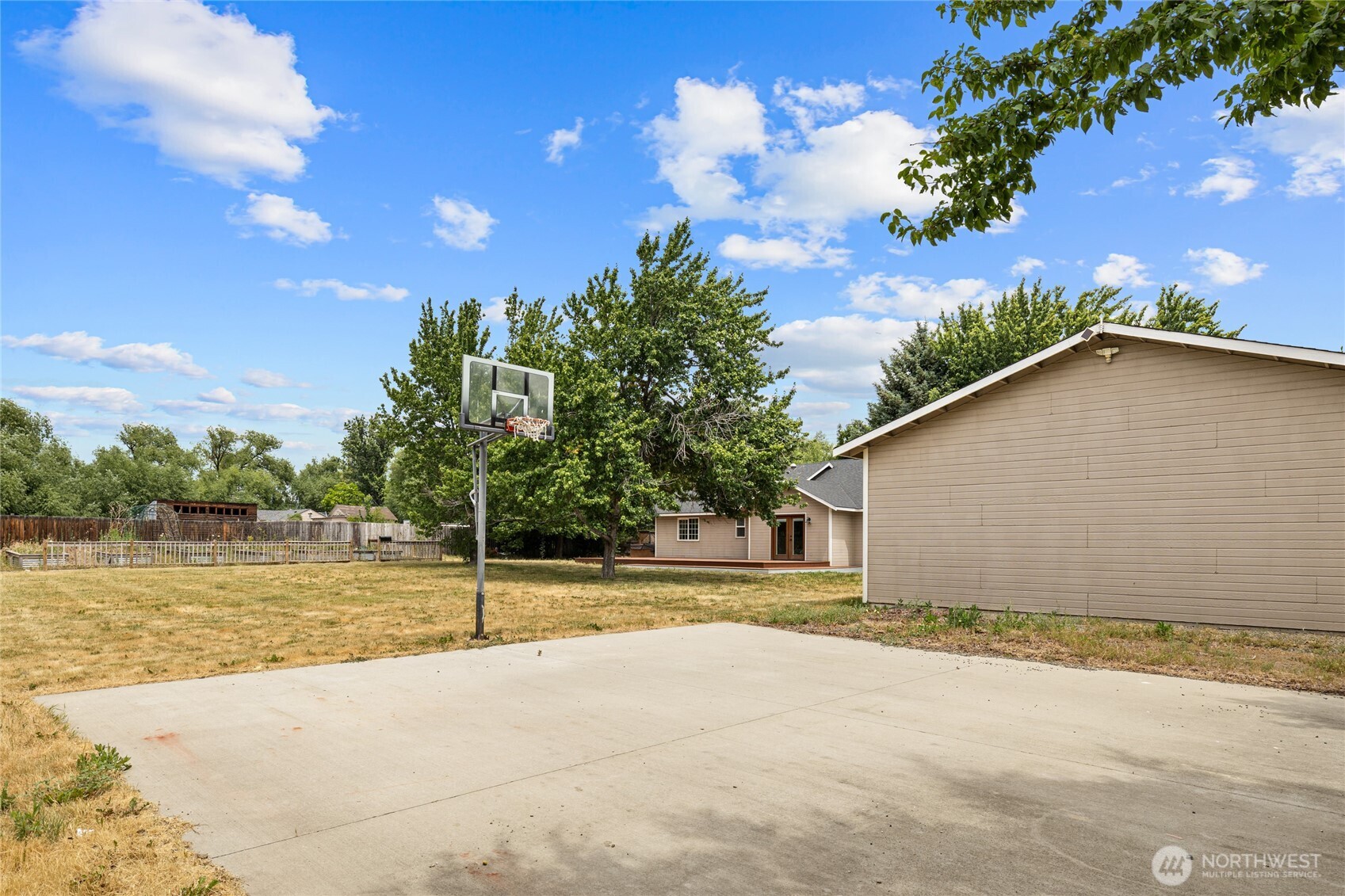 611 E Kyllo Road Property Photo 16