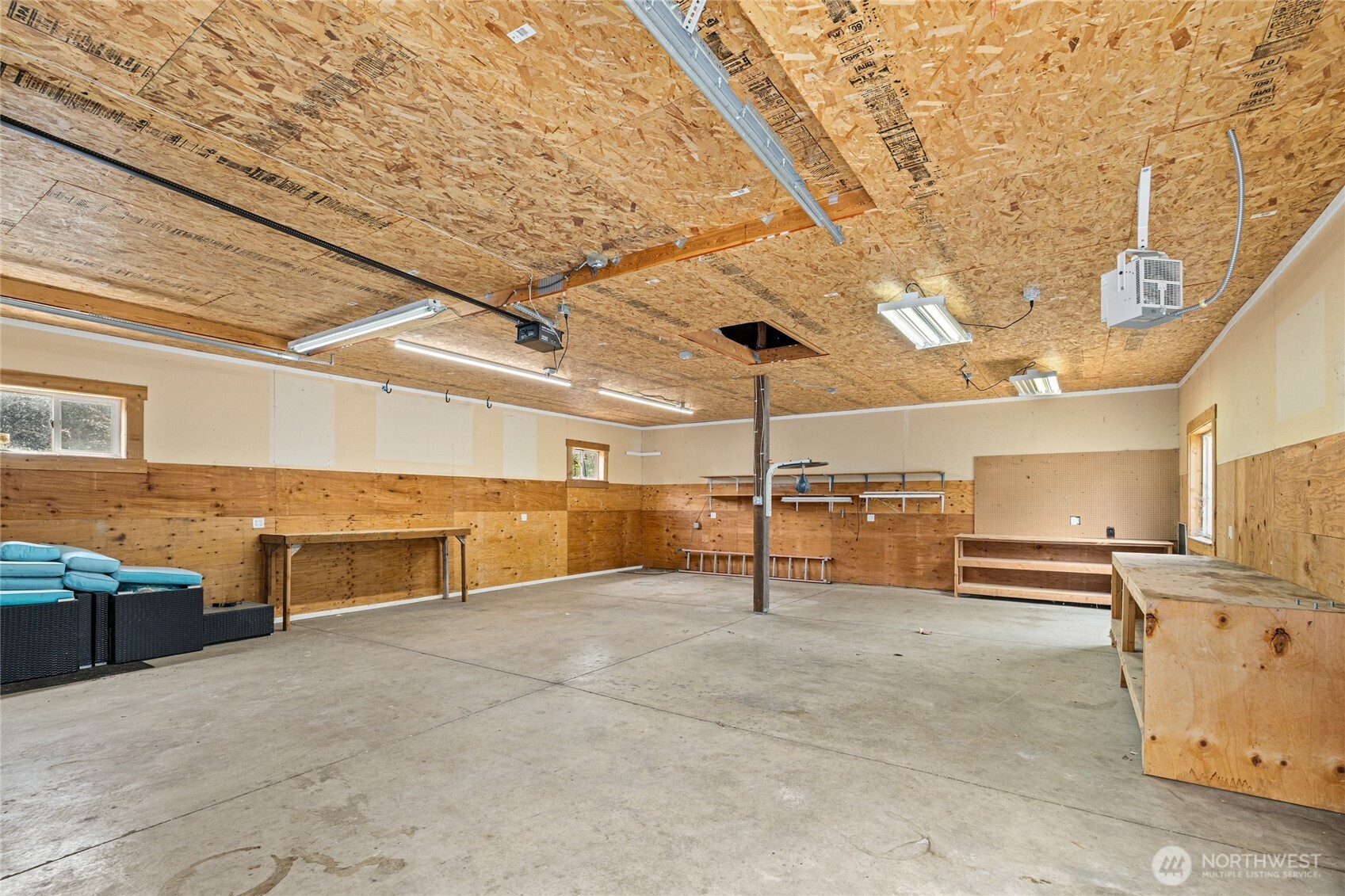 611 E Kyllo Road Property Photo 17